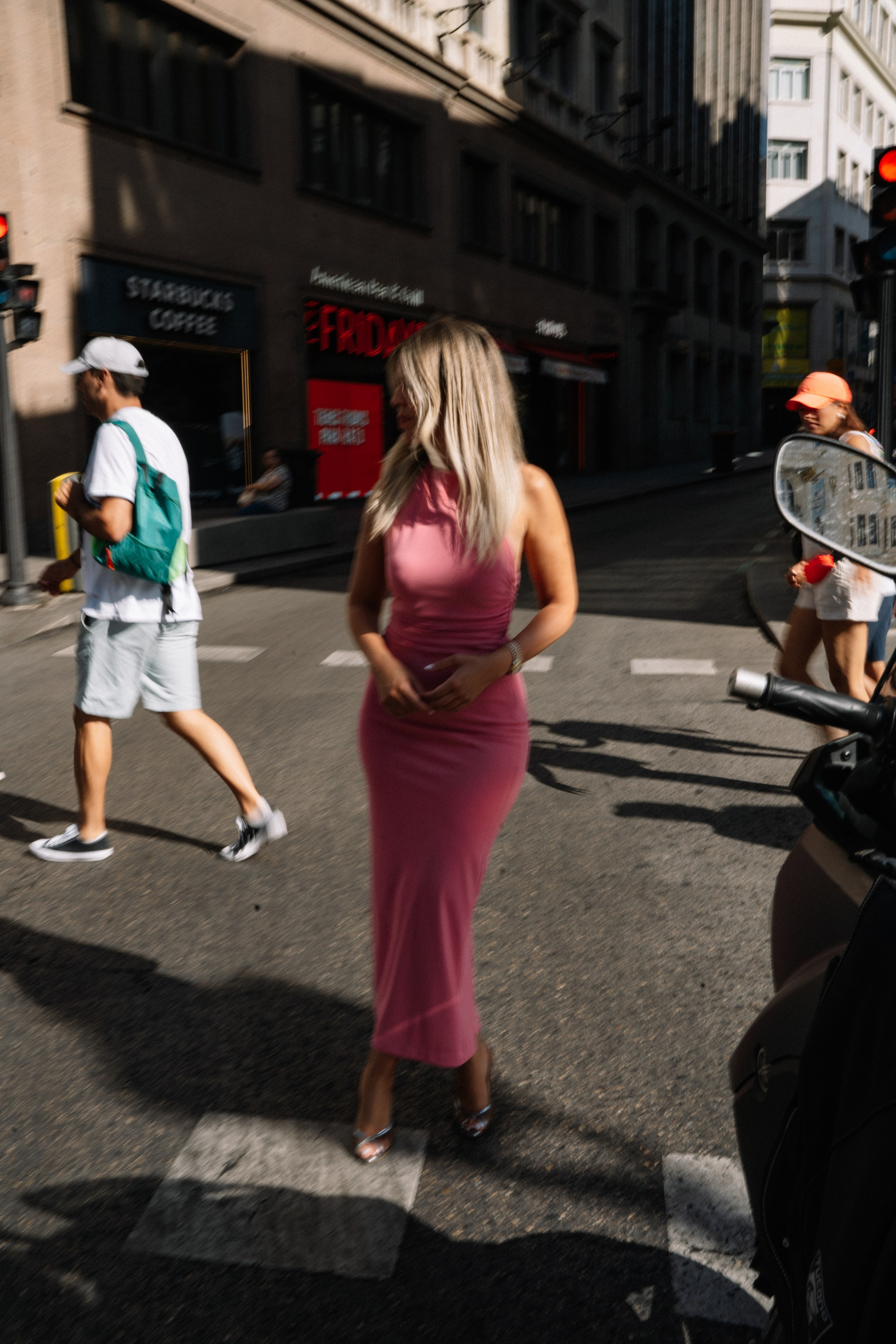 Fotografía de lookbook para marcas de ropa en Madrid – Estilo, creatividad y calidad. Fotógrafo en Madrid, España. Alyona Belyaninova