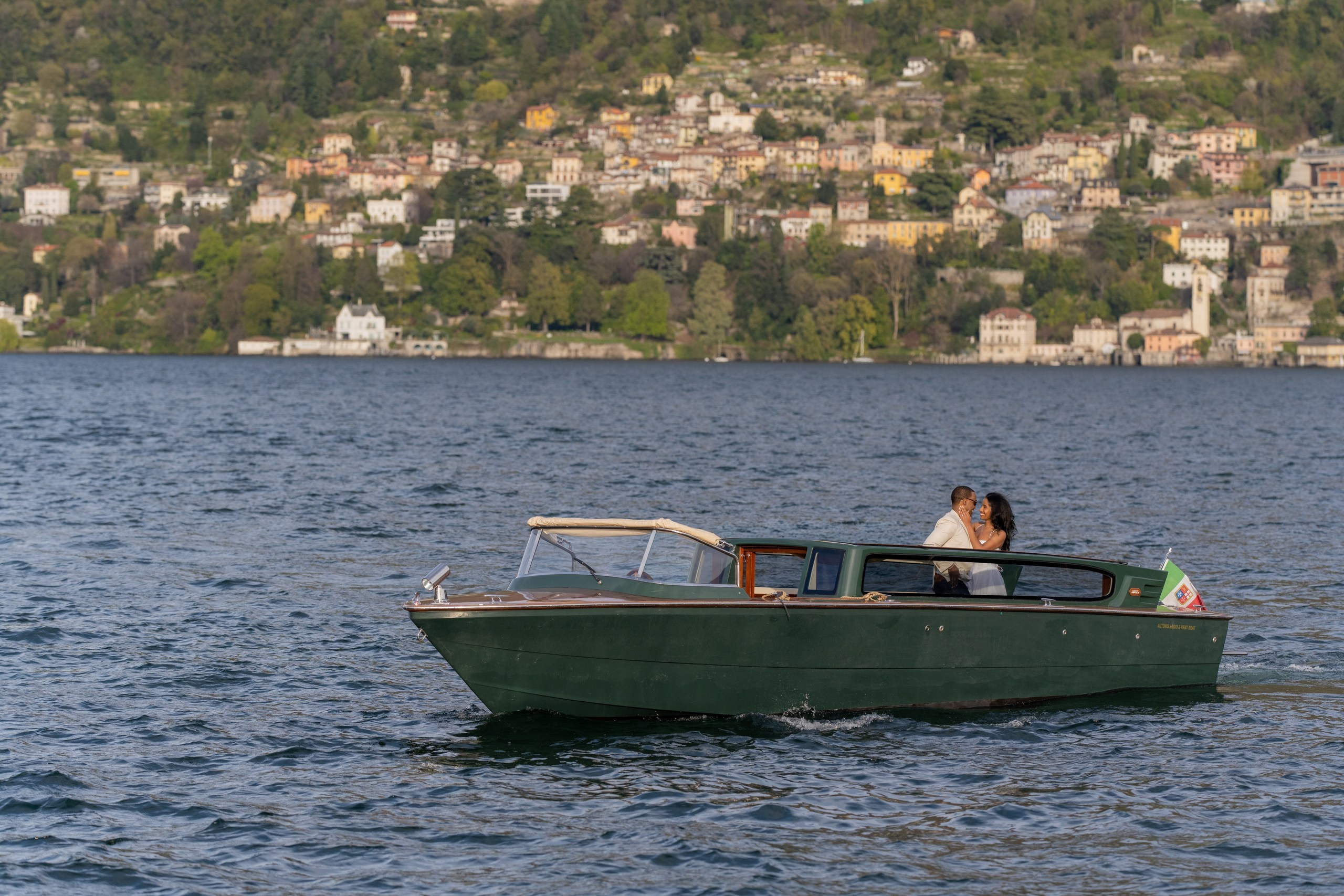 Boat proposal. Fotografo matrimonio Lago di Como Ferrari Media Production
