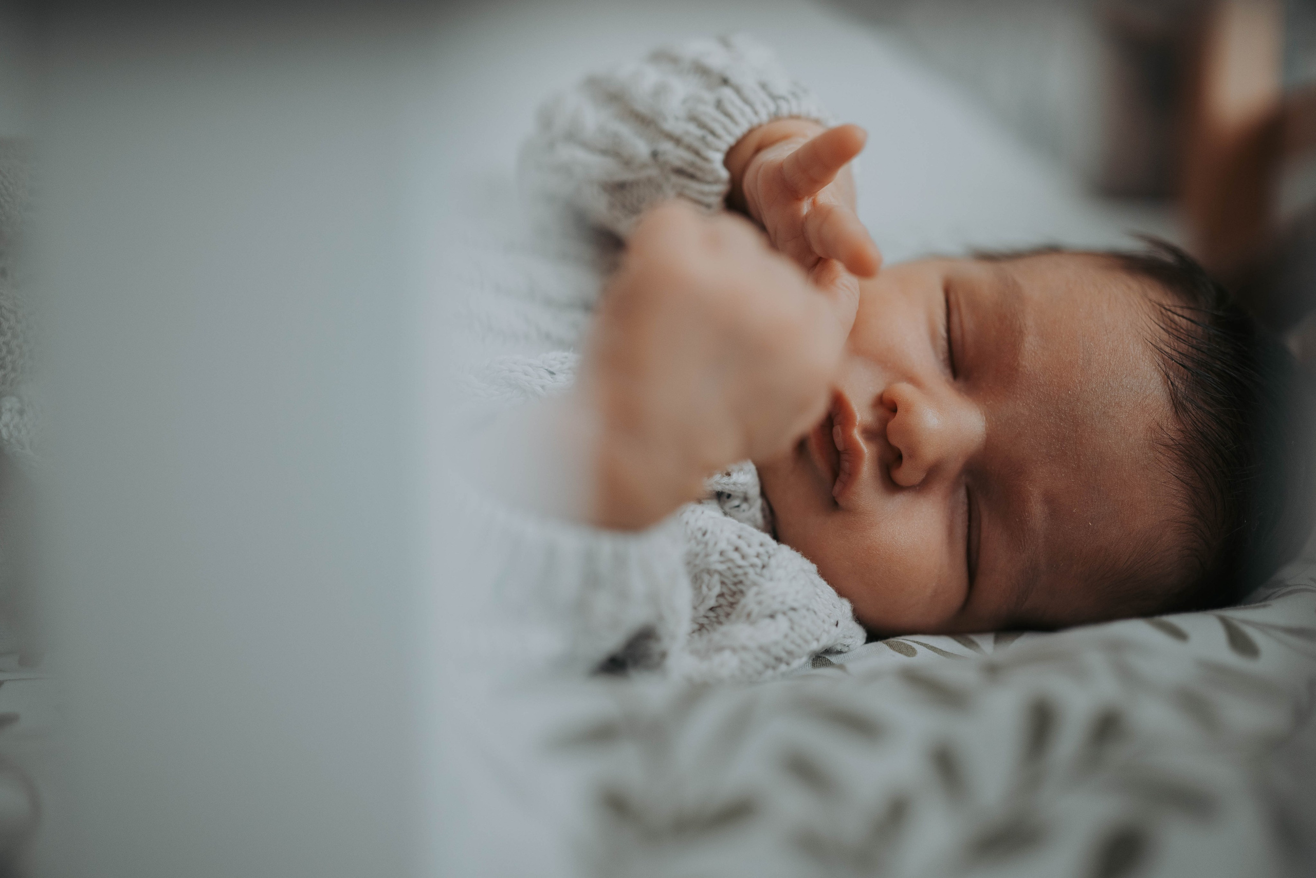 Vuk - fotografisanje bebe kod kuće. Dečiji i porodični fotograf
