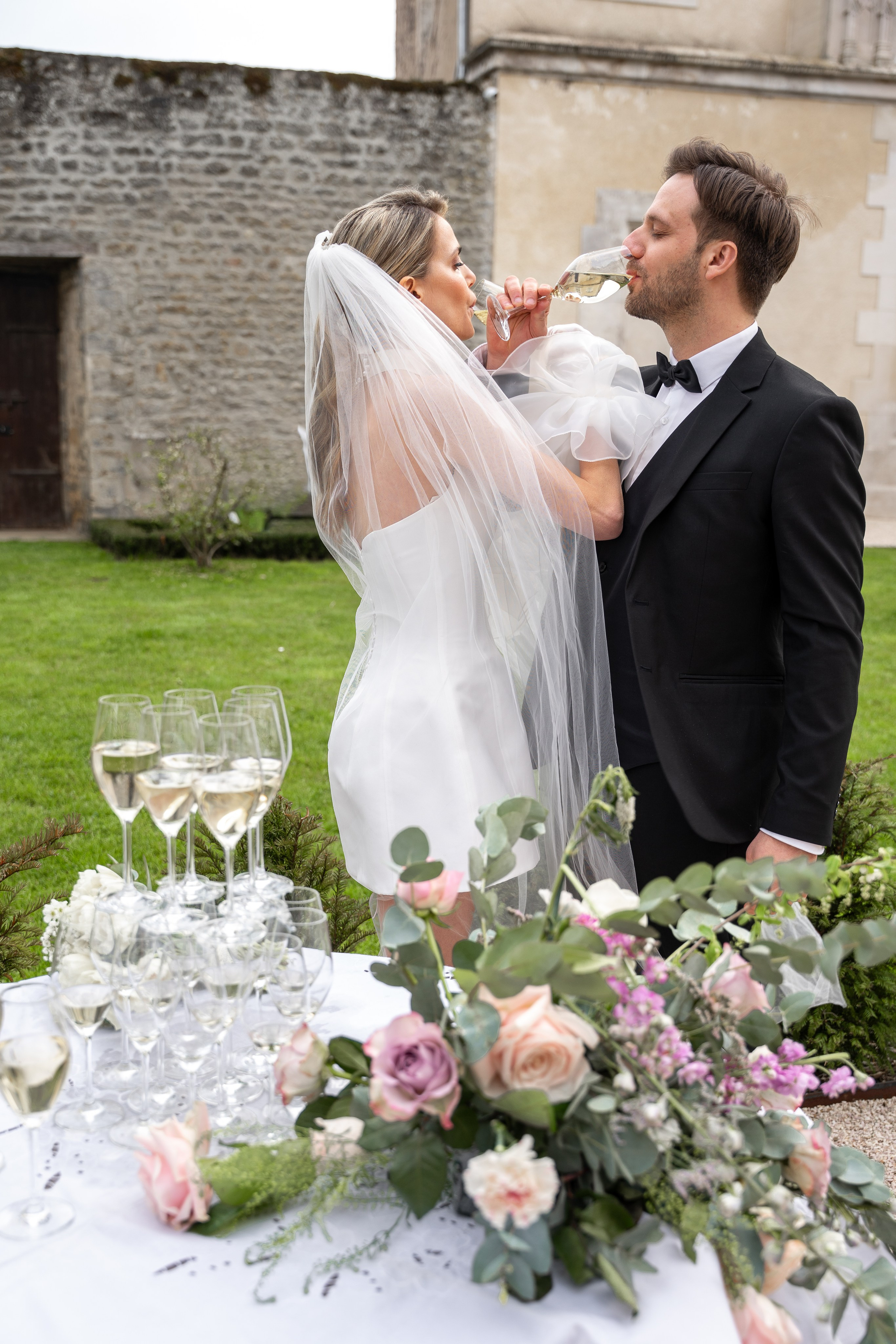 Chateau elopement inspiration. Wedding photographer in Paris Oksana Shum