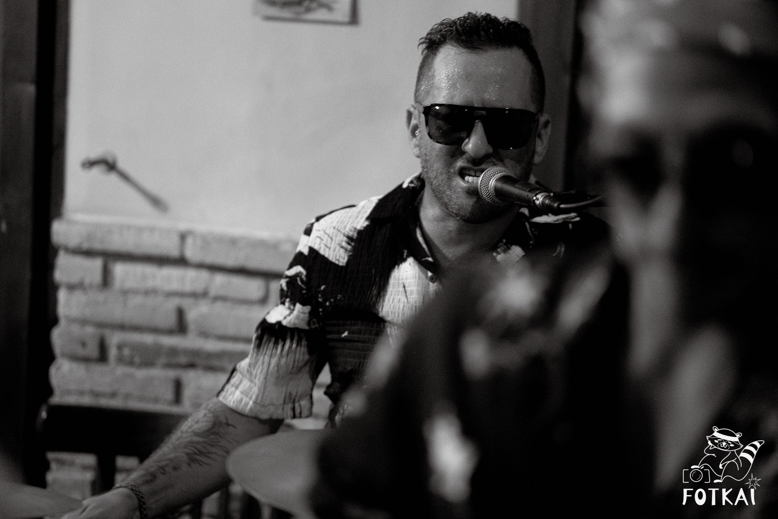 Stones of the Coast en Café Aljibe Rojales: Reportaje fotográfico 30.08.25 | FOTKAI