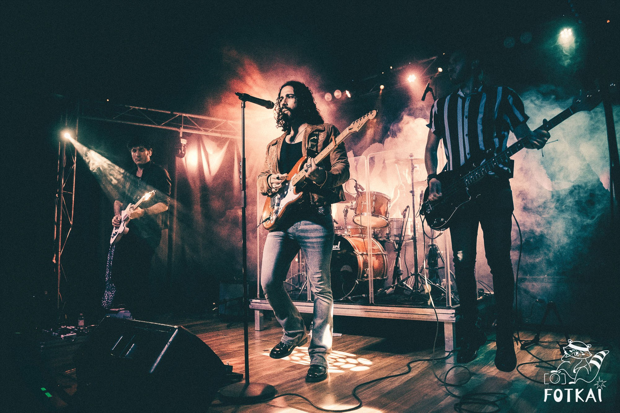 DENISDENIS — reportaje fotográfico del concierto en la Sala Marearock (Alicante) | FOTKAI