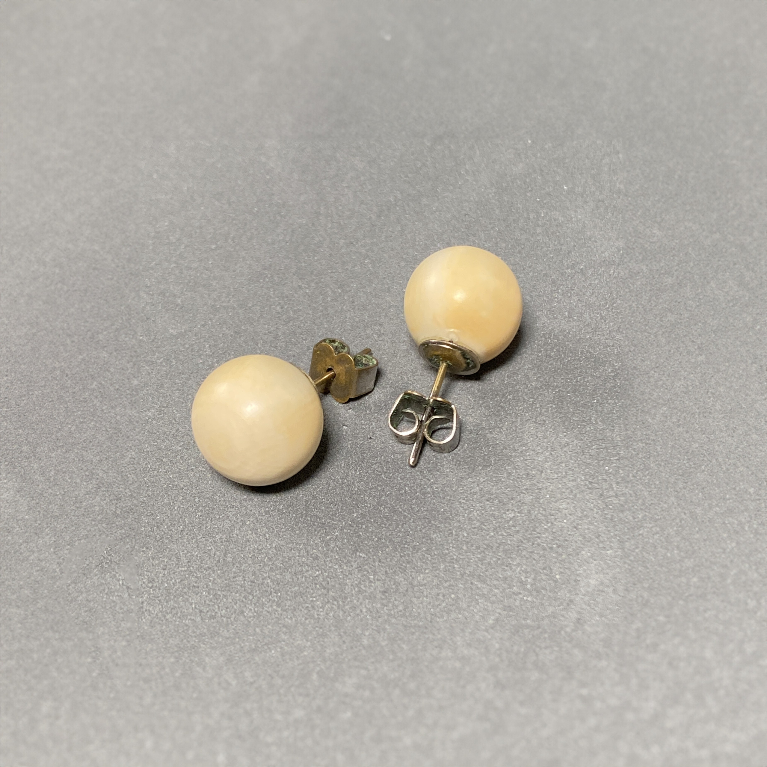 Studs. Современнные и актикварные украшения в Барселоне, Москве и Санкт-Петербурге