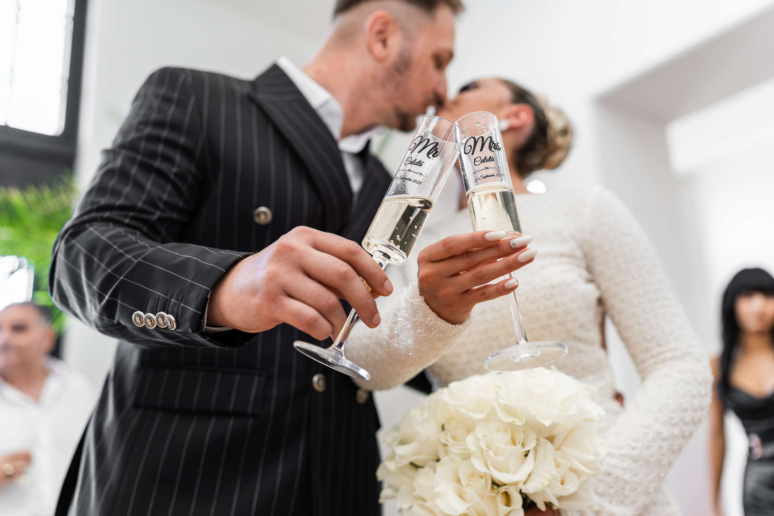 Cununia civilă a lui Tudor și Mădălina – eleganță, emoție și lumină. Event, portrait, and lifestyle photographer