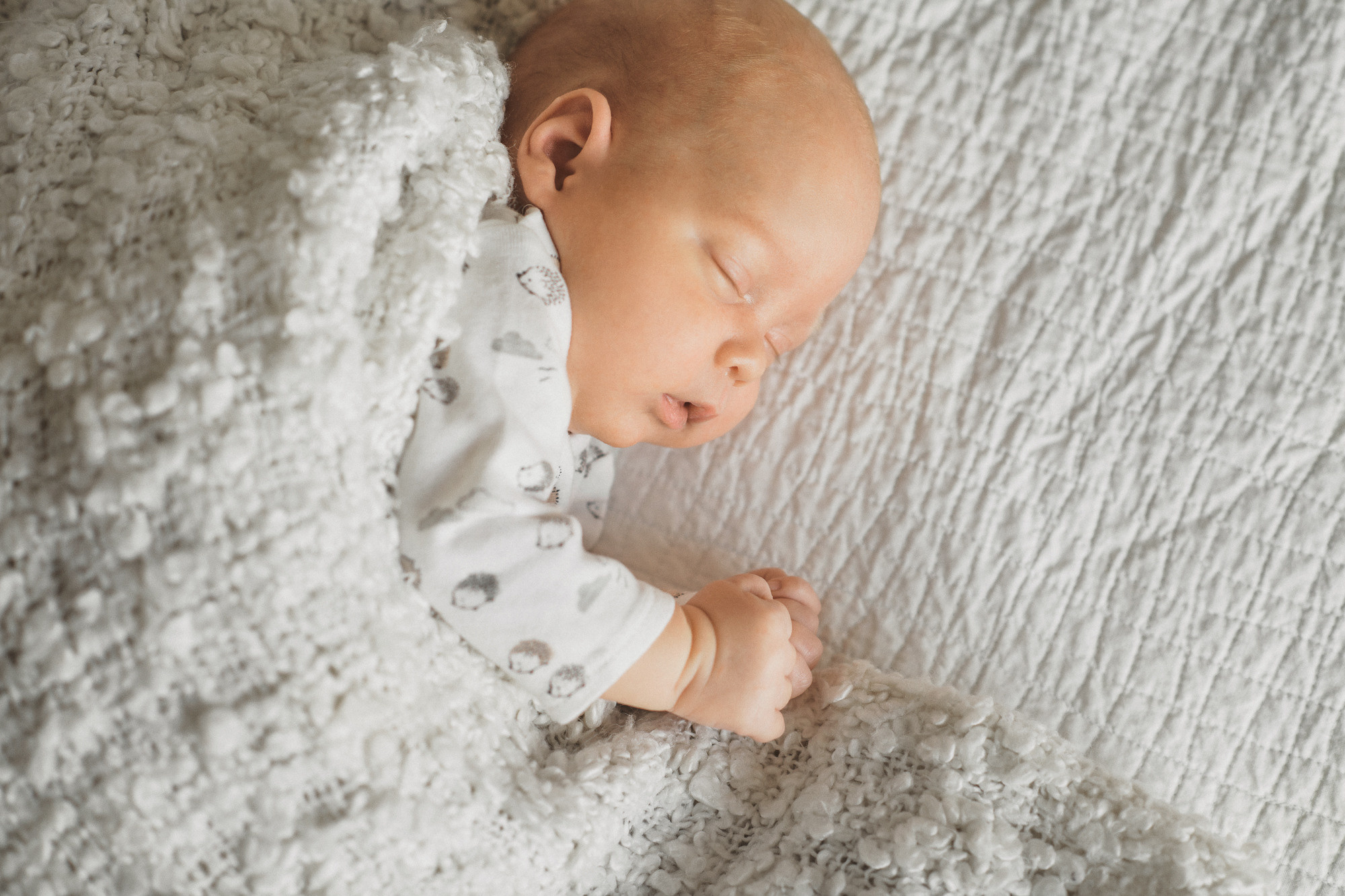 Домашняя фотосессия новорожденного малыша в Праге. Семейный и свадебный фотограф в Праге Наталья Федори