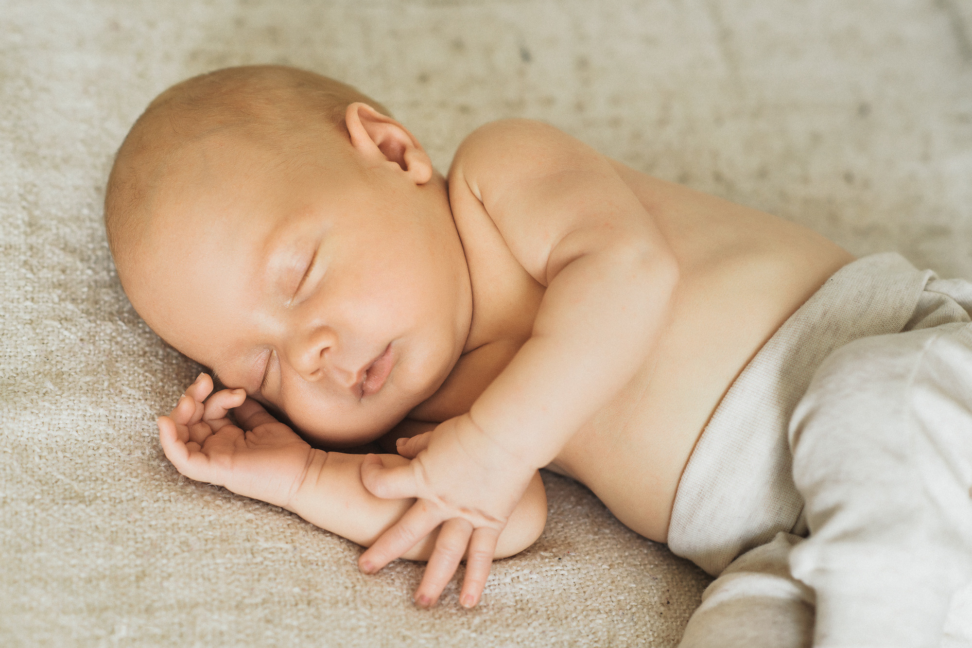 Домашняя фотосессия новорожденного малыша в Праге. Семейный и свадебный фотограф в Праге Наталья Федори