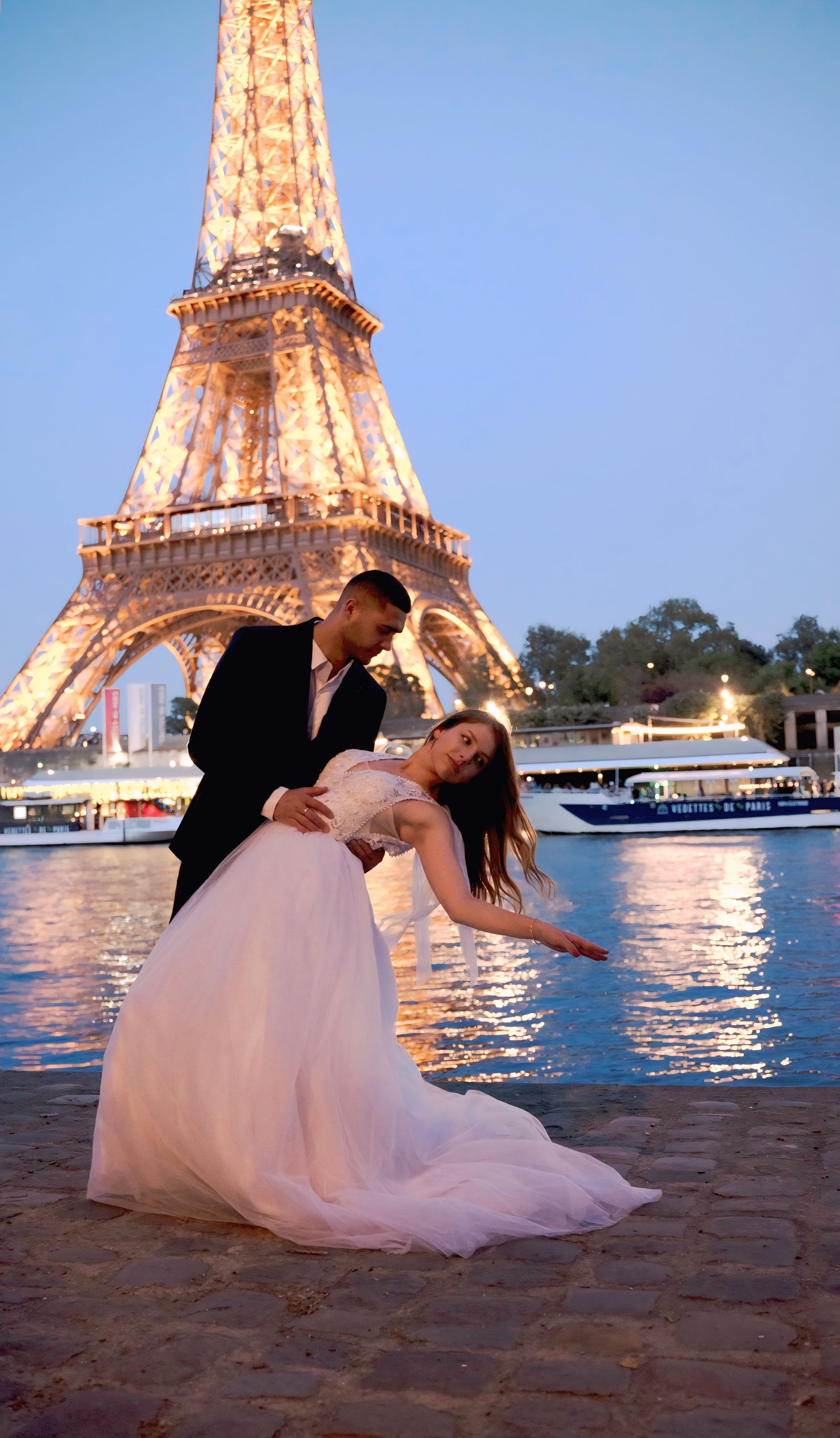 Wedding and proposal photoshoot in Paris. Alina Tagzieva- a photograper in Paris