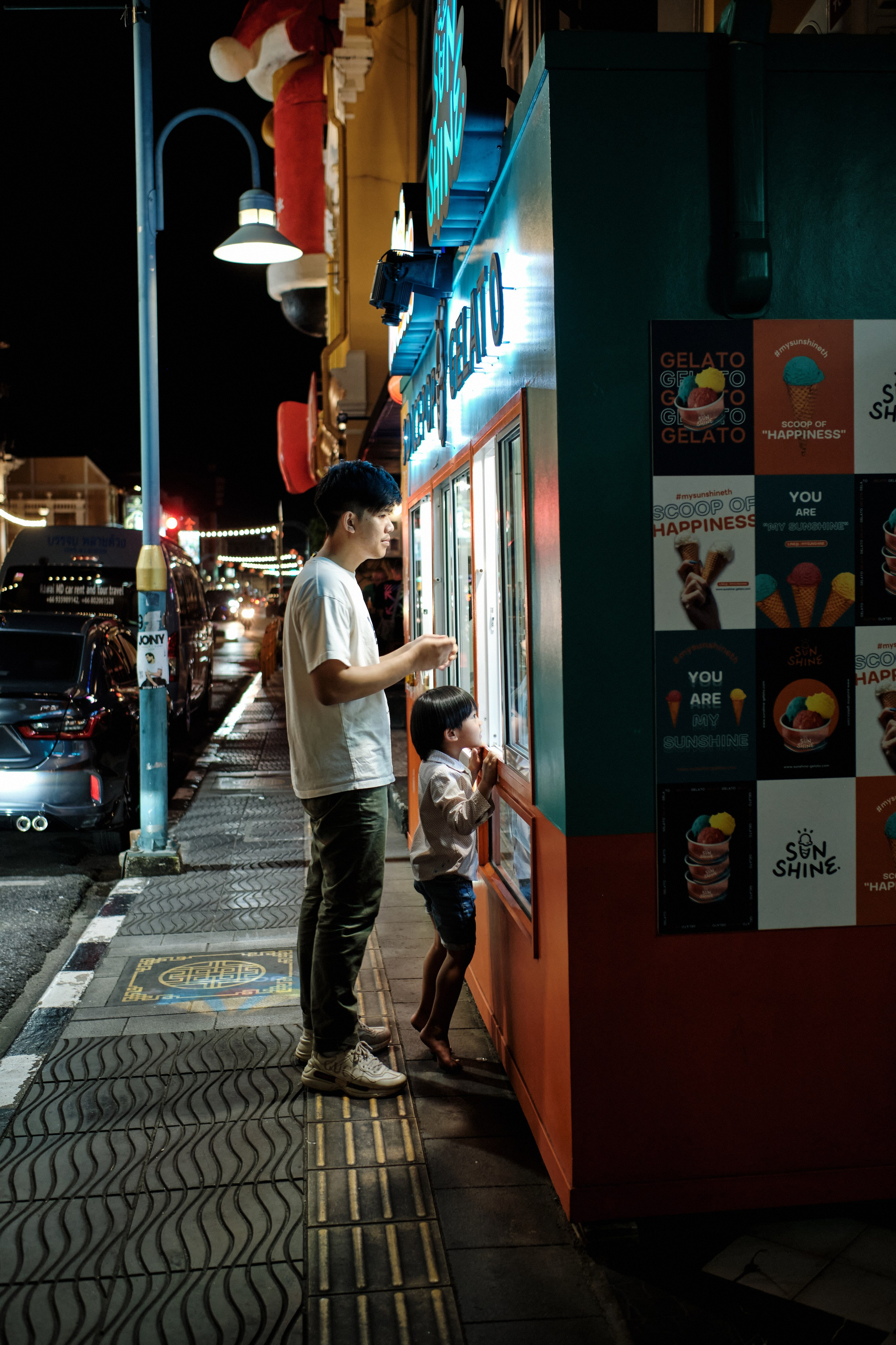 Phuket streets. New year. Portrait photographer Alena Novgorodtseva