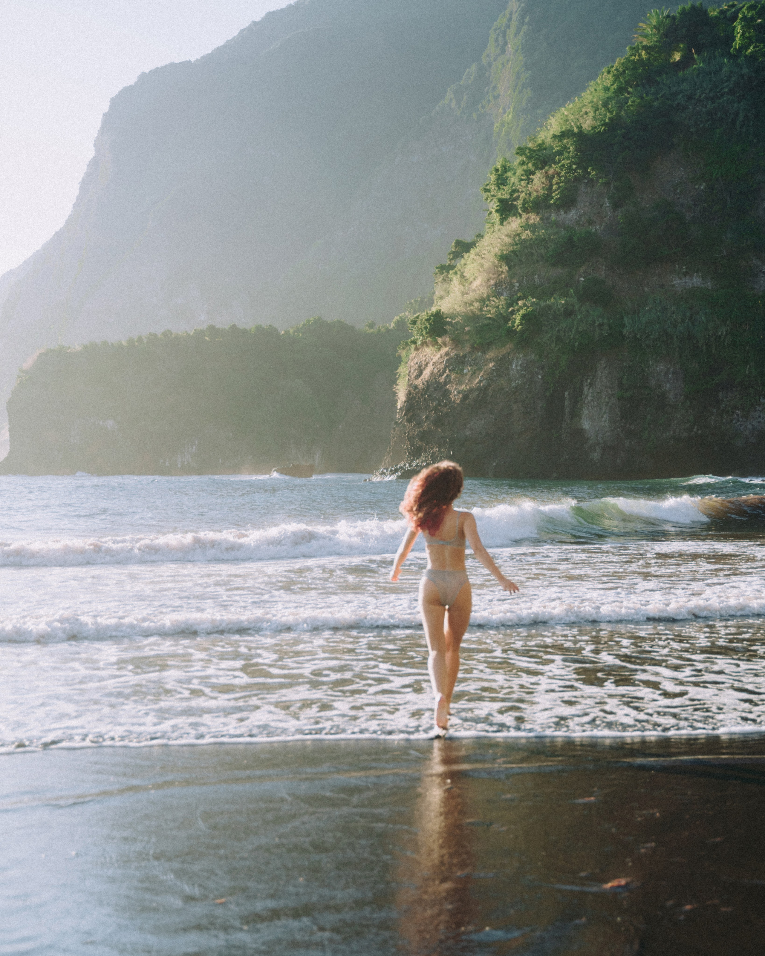 Portrait photoshoot with Lesia at Seixal Beach | Madeira Photographer. Your photographer in Madeira