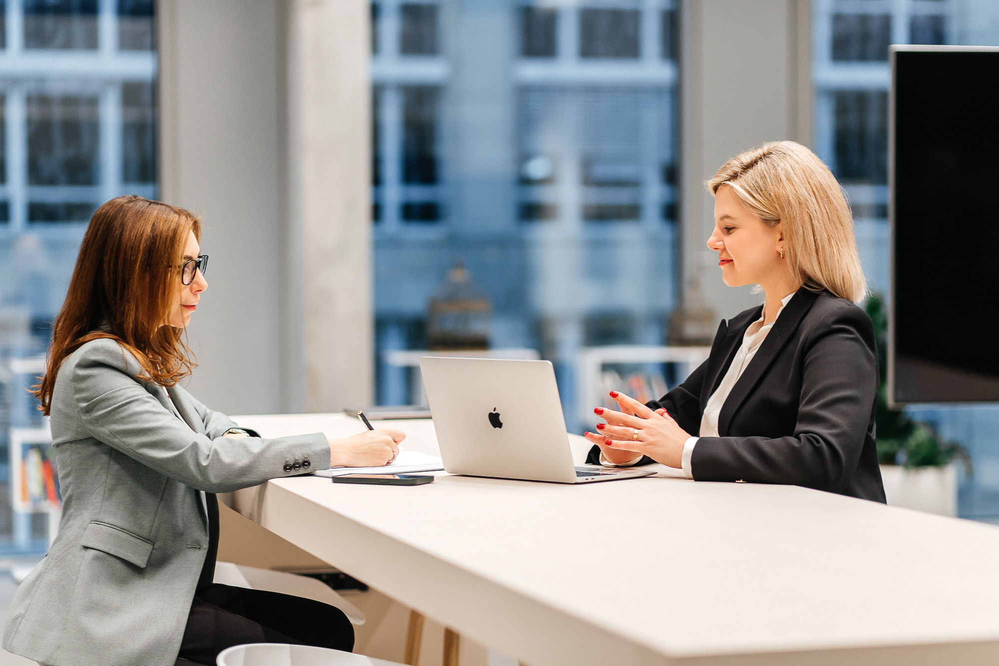 Businessportraits für Finanzberater/in. Hochzeitsfotografie in Berlin Nataliia Schütze