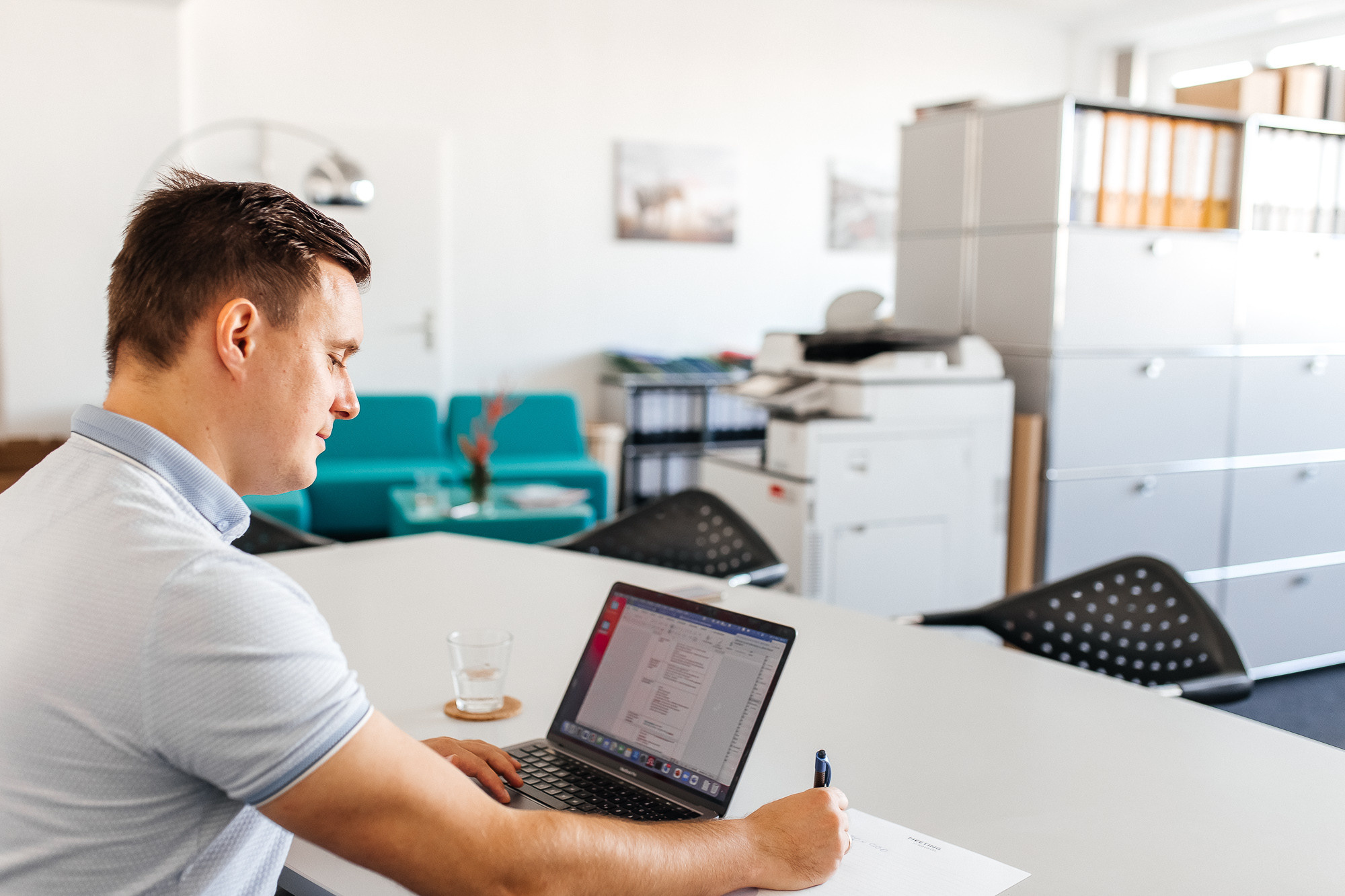 Unternehmensfotografie für Verwaltungsbüro. Hochzeitsfotografie in Berlin Nataliia Schütze