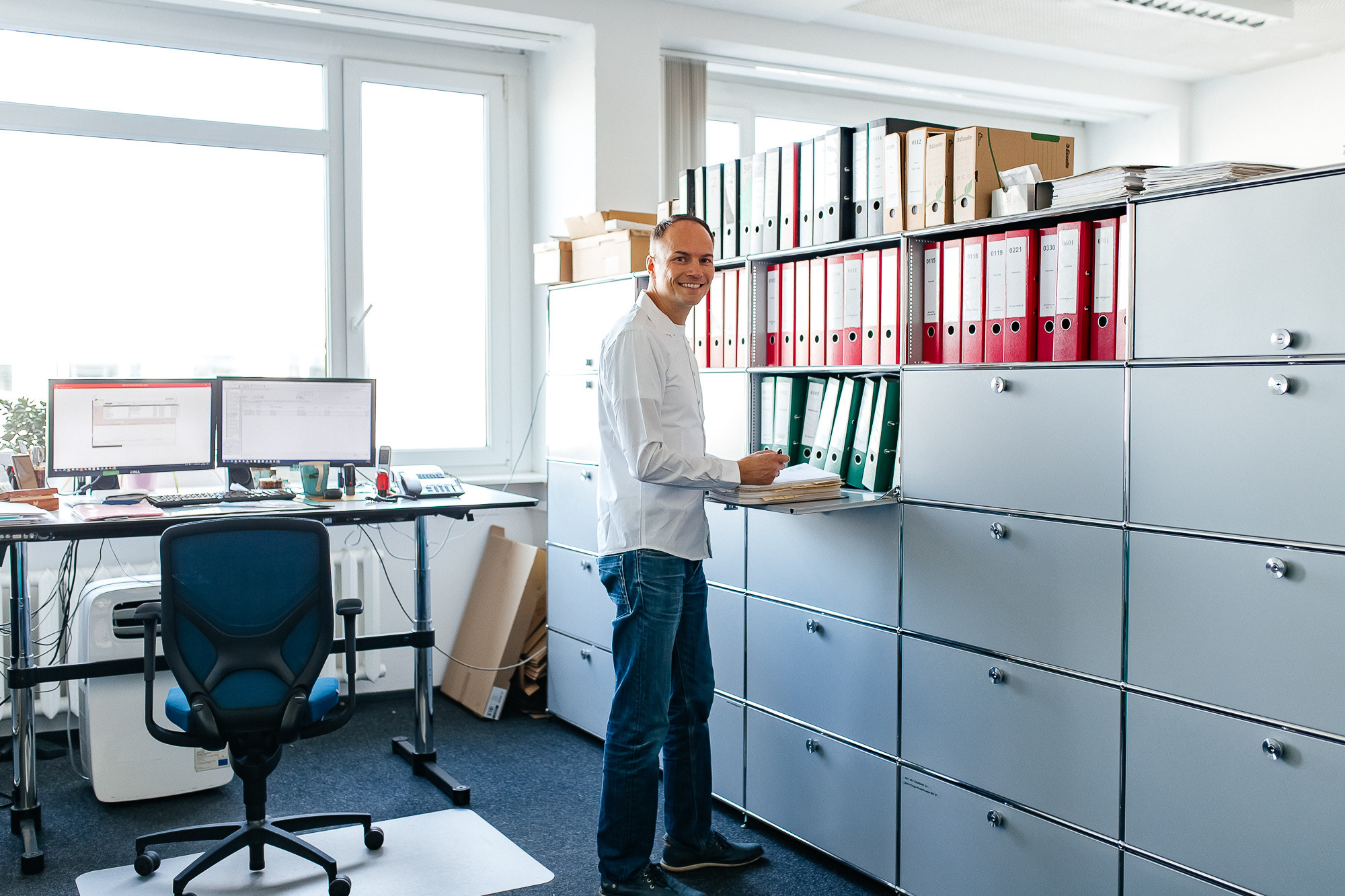 Unternehmensfotografie für Verwaltungsbüro. Hochzeitsfotografie in Berlin Nataliia Schütze