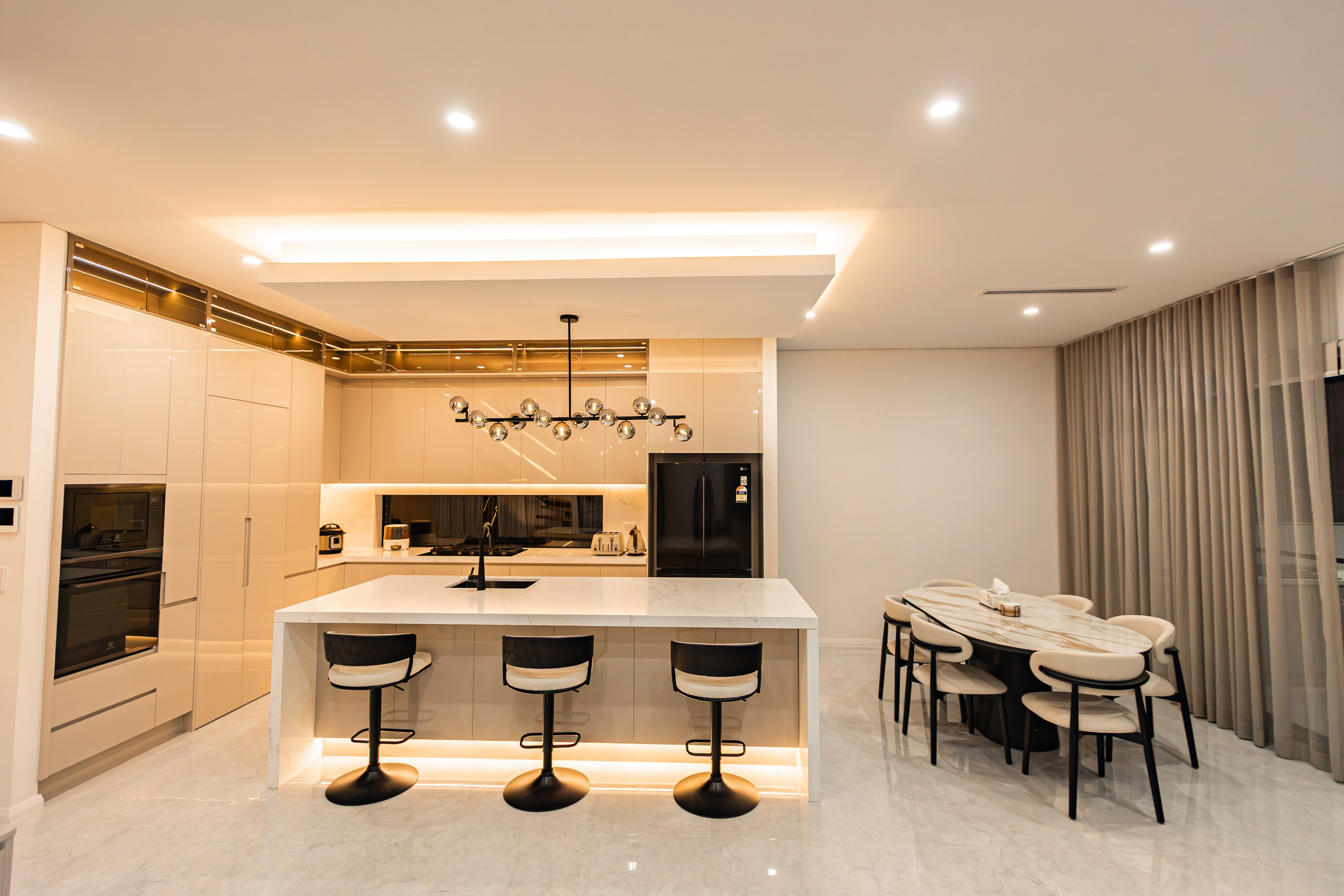 Nirumba Fields. MHCreative is family-oriented photographer based in SYDNEY