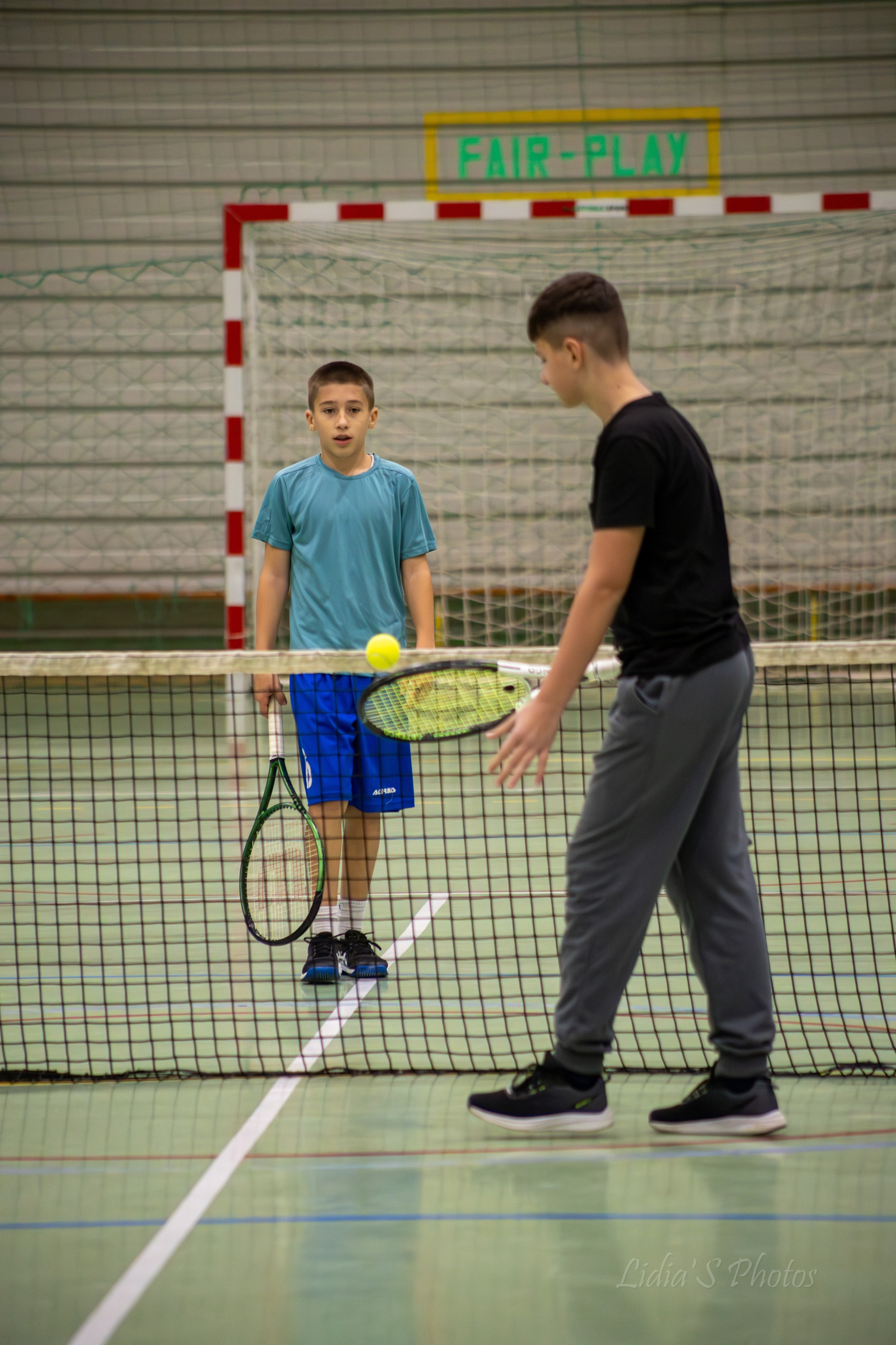 Turneu tenis de camp în sală. Fotograf. Lucrez cu oameni, produse și spații. Portret și fotografie creativă. Bacău, România. Lidia Savinoiu