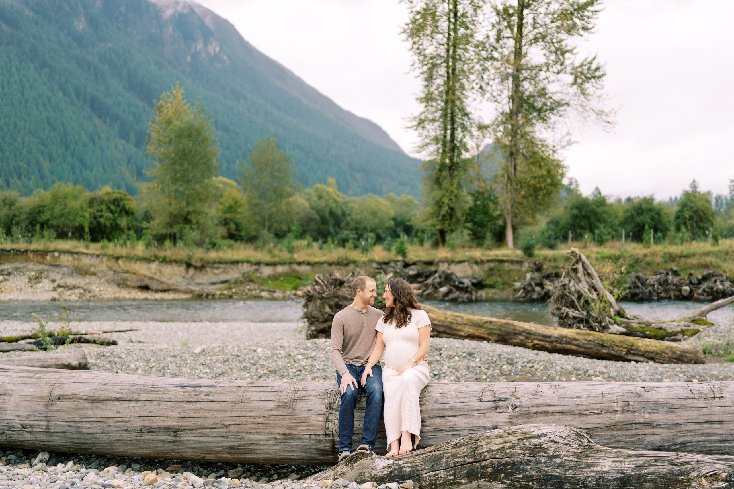 Maternity photoshoot. October 2024. North Bend, Washington. EVAN ARISTOV WEDDING PHOTOGRAPHY — Seattle Wedding Photographer