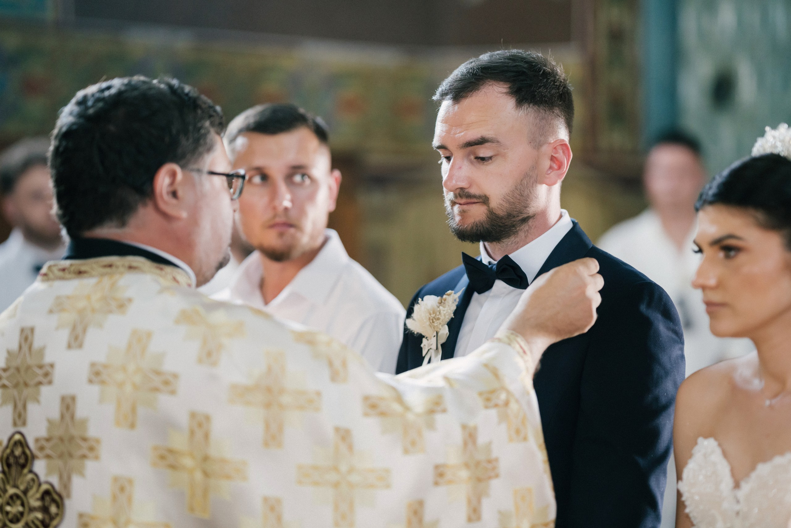 1. Mireasa Adriana în timpul pregătirilor de nuntă în Tudora Botoșani2. Costumul mirelui Ionuț fotografiat artistic în ziua nunții3. Prietenii mirelui la tradițiile de nuntă în Tudora4. Bărbieritul mirelui în cadrul obiceiurilor tradiționale de nuntă5. Fotografii de familie la biserică în ziua nunții6. Portret de familie cu mirii și copilul lor la nunta din Botoșani7. Primul dans al mirilor la Mariage Dor Baisa Botoșani8. Decor elegant de nuntă la Mariage Dor Baisa9. Emoții și tradiții la nunta din Tudora județul Botoșani10. Fotograf profesionist de nuntă în Botoșani surprinzând momente autentice - otograf-nunta-botosanifotograf-evenimente-botosanifotograf-profesionist-botosanifotograf-nunta-tudoranunta-tudora-botosanisedinta-foto-nunta-botosanipoze-nunta-botosanifotografii-nunta-tudorafotograf-cununie-religioasa-botosanibiserica-sfintii-imparati-constantin-si-elena-tudoramariage-dor-baisa-botosanirestaurant-nunta-botosanidansul-mirilor-mariage-dorpregatiri-mire-botosanipregatiri-mireasa-botosanitraditii-nunta-moldovaobiceiuri-nunta-tudorafotograf-familie-nunta-botosaniportret-miri-botosanigalerie-foto-nunta-botosanialbum-foto-nunta-botosaninunta-eleganta-botosaninunta-cu-traditii-botosanifotograf-premium-nunta-botosaniservicii-foto-video-botosanipoveste-de-nunta-botosanifotograf-documentar-nuntafotograf-natural-emotionalmiri-ionut-si-adriananunta-autentica-tudora -otograf-nunta-botosanifotograf-nunta-tudoranunta-tudora-botosanifotograf-evenimente-botosanifotograf-profesionist-botosaniservicii-foto-video-botosanigalerie-foto-nunta-botosanialbum-foto-nunta-botosani - nunta-autentica-botosaninunta-cu-traditii-botosanipoveste-de-nunta-botosanifotografii-emotionante-nuntamomente-autentice-nuntafotografie-documentara-nuntafotograf-natural-nunta- pregatiri-miri-tudorabiserica-tudora-botosanicununie-religioasa-tudoramariage-dor-baisa-botosanipetrecere-nunta-botosanivalsul-mirilor-botosani - alino-foto-studio-botosaniionut-si-adriana-nunta-tudorafotograf-alin-chirila-botosani