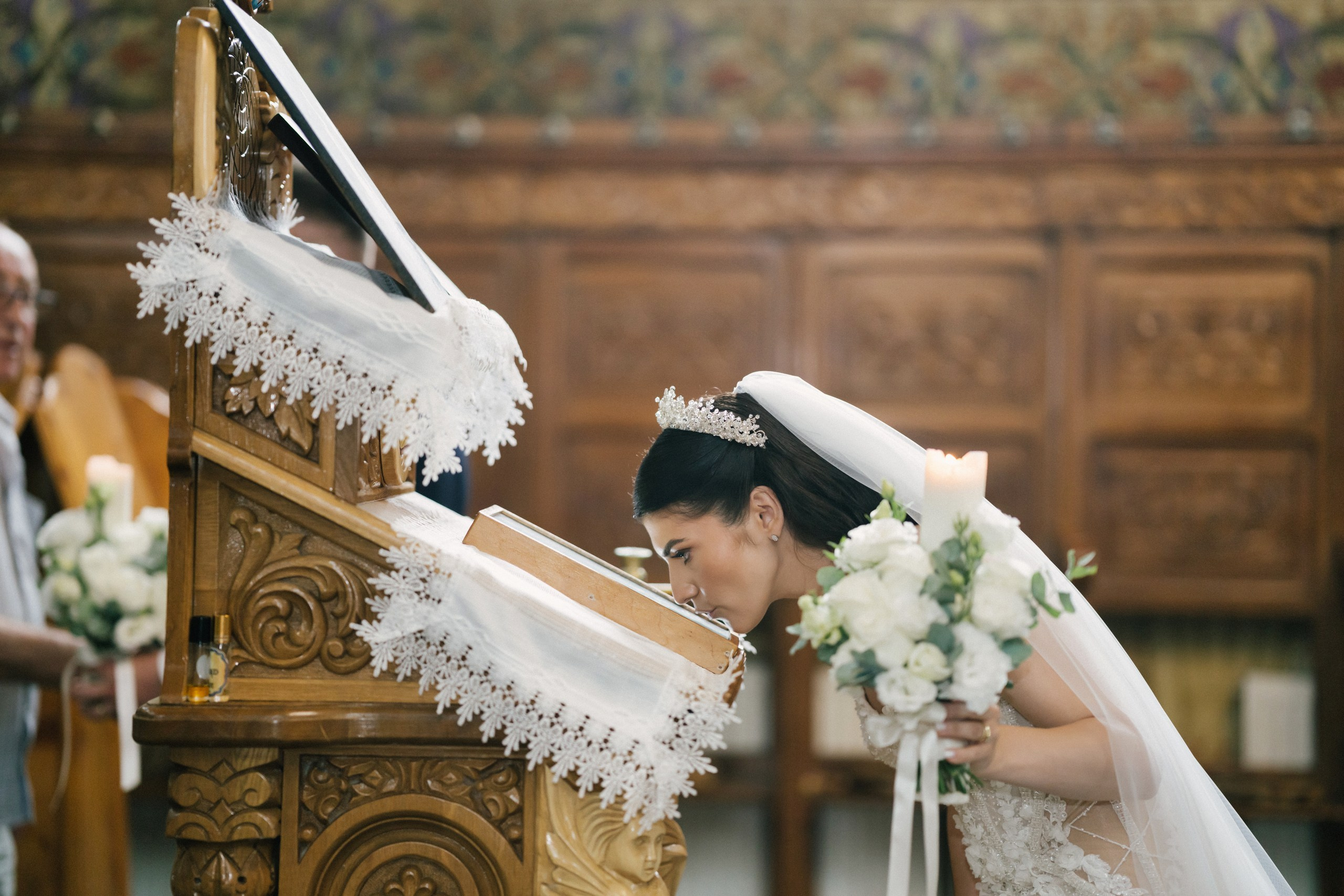 1. Mireasa Adriana în timpul pregătirilor de nuntă în Tudora Botoșani2. Costumul mirelui Ionuț fotografiat artistic în ziua nunții3. Prietenii mirelui la tradițiile de nuntă în Tudora4. Bărbieritul mirelui în cadrul obiceiurilor tradiționale de nuntă5. Fotografii de familie la biserică în ziua nunții6. Portret de familie cu mirii și copilul lor la nunta din Botoșani7. Primul dans al mirilor la Mariage Dor Baisa Botoșani8. Decor elegant de nuntă la Mariage Dor Baisa9. Emoții și tradiții la nunta din Tudora județul Botoșani10. Fotograf profesionist de nuntă în Botoșani surprinzând momente autentice - otograf-nunta-botosanifotograf-evenimente-botosanifotograf-profesionist-botosanifotograf-nunta-tudoranunta-tudora-botosanisedinta-foto-nunta-botosanipoze-nunta-botosanifotografii-nunta-tudorafotograf-cununie-religioasa-botosanibiserica-sfintii-imparati-constantin-si-elena-tudoramariage-dor-baisa-botosanirestaurant-nunta-botosanidansul-mirilor-mariage-dorpregatiri-mire-botosanipregatiri-mireasa-botosanitraditii-nunta-moldovaobiceiuri-nunta-tudorafotograf-familie-nunta-botosaniportret-miri-botosanigalerie-foto-nunta-botosanialbum-foto-nunta-botosaninunta-eleganta-botosaninunta-cu-traditii-botosanifotograf-premium-nunta-botosaniservicii-foto-video-botosanipoveste-de-nunta-botosanifotograf-documentar-nuntafotograf-natural-emotionalmiri-ionut-si-adriananunta-autentica-tudora -otograf-nunta-botosanifotograf-nunta-tudoranunta-tudora-botosanifotograf-evenimente-botosanifotograf-profesionist-botosaniservicii-foto-video-botosanigalerie-foto-nunta-botosanialbum-foto-nunta-botosani - nunta-autentica-botosaninunta-cu-traditii-botosanipoveste-de-nunta-botosanifotografii-emotionante-nuntamomente-autentice-nuntafotografie-documentara-nuntafotograf-natural-nunta- pregatiri-miri-tudorabiserica-tudora-botosanicununie-religioasa-tudoramariage-dor-baisa-botosanipetrecere-nunta-botosanivalsul-mirilor-botosani - alino-foto-studio-botosaniionut-si-adriana-nunta-tudorafotograf-alin-chirila-botosani