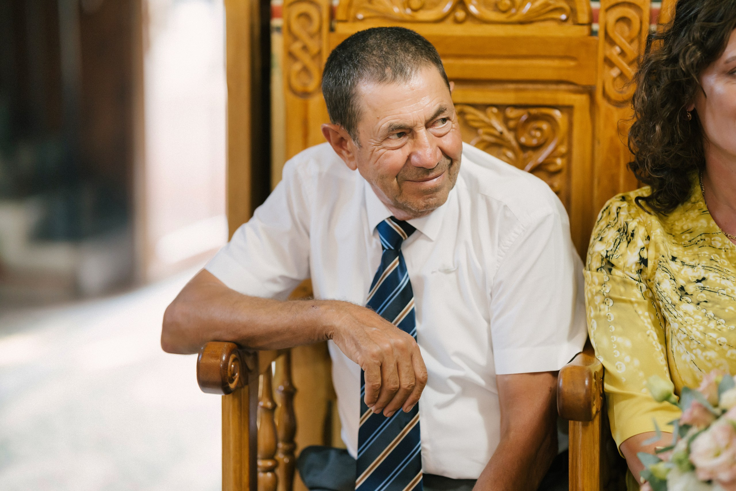 - mireasă Lavinia pregătire casa părintească Hârlău- mire Mihai pregătire Flămânzi cavalerii de onoare- fotograf nuntă Casa Jorovlea- ședință foto miri Mihai și Lavinia- nuntă elegantă Casa Jorovlea- fotografie de nuntă naturală România- domnișoare de onoare pregătire mireasă- emoții nuntă biserică- dansul mirilor Casa Jorovlea* fotograf profesionist nuntă Botoșani Iași* fotografie documentară de nuntă- familie și prieteni la nuntă- nași Mihai și Nicoleta nuntă- portret mireasă în lumină naturală- petrecere nuntă Casa Jorovlea- Nuntă Mihai și Lavinia – momente emoționante din ziua nunții, pregătirile mirilor în Hârlău și Flămânzi, ceremonia religioasă și ședința foto realizată de  AlinoFotoStudio -  Mireasa Lavinia în timpul pregătirilor la Hârlău-  Mihai pregătit de cavalerii de onoare în Flămânzi - Ceremonia religioasă a mirilor Mihai și Lavinia-Ședință foto romantică de nuntă Mihai și Lavinia - Dansul mirilor la petrecerea de nuntă -  fotograf nuntă Iași-  fotograf nuntă Botoșani- wedding photography Romania- AlinoFotoStudio - AlinoFotoStudio - Alin Chirilă fotograf - fotograf Botoșani - fotograf Iași - fotograf Hârlău - fotograf Bacău - fotograf Suceava - fotograf București - fotograf Neamț - servicii foto video - fotograf evenimente - fotograf nuntă - fotograf botez - wedding photographer Romania - ședință foto nuntă - fotografie de eveniment - wedding photography - fotografie profesională - fotograf profesionist România- povestitor prin fotografie, servicii foto - video -profesionale