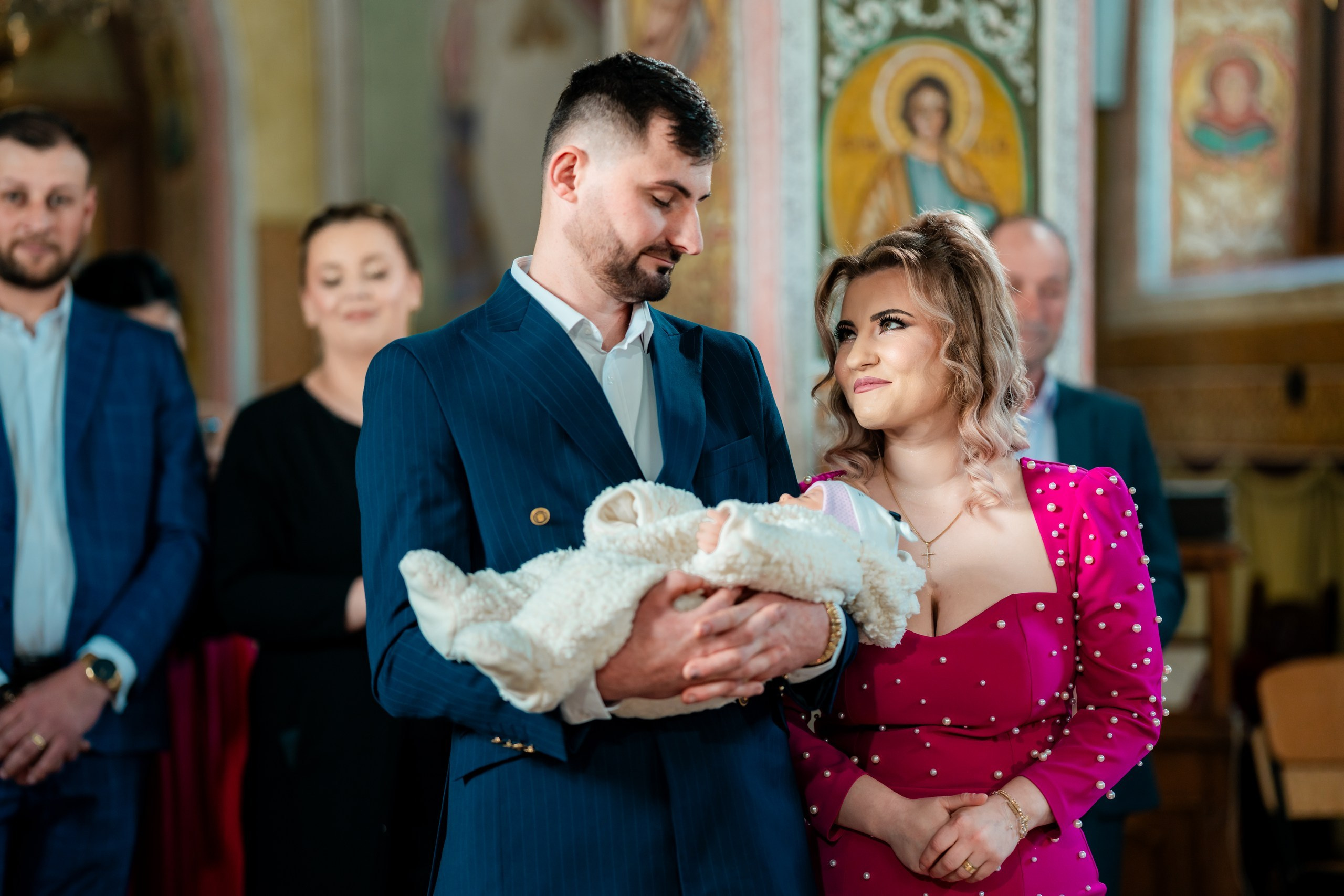 fotograf botez Miruna Parascheva, fotografie botez Botoșani, fotograf Alin Chirilă, amintiri botez, fotografii botez, botez Miruna Parascheva, fotograf copii, fotografie botez în Botoșani-alt="botez Miruna Parascheva, fotografie botez Alin Chirilă, amintiri botez, fotografii emoționante botez Botoșani"-- fotografii-botez-bebelus- amintiri-botez-micuț- moment-sfânt-crestinare- fotografie-emotionanta-botez- detalii-botez-bebelusi- parinti-fericiti-la-botez- fotograf-botez-profesionist- botez-in-biserica-ortodoxa- micuț-botezat-cu-emoție- zâmbete-și-lacrimi-la-botez- bebeluș-la-cristelniță- decor-botez-colorat- botez-cu-dragoste-și-credință- emotie-pura-la-botez- fotograf-botez-botosani- botez-iasi-suceava-fotograf- amintiri-nepretuite-botez