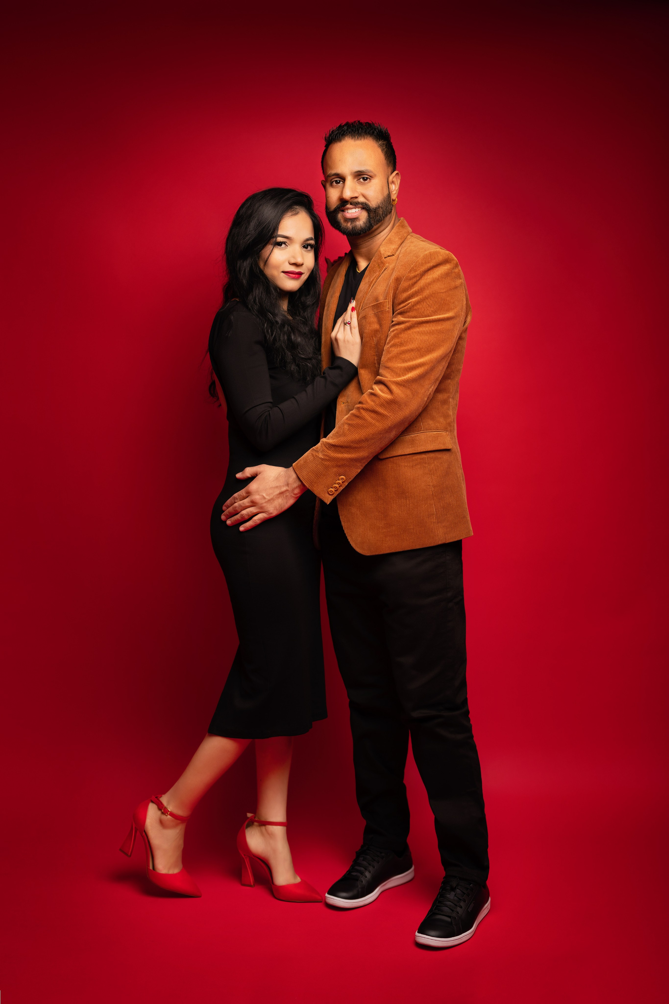 Baiwinder and her husband. Wedding & family photography in Seattle area. Helen Michelle photographer