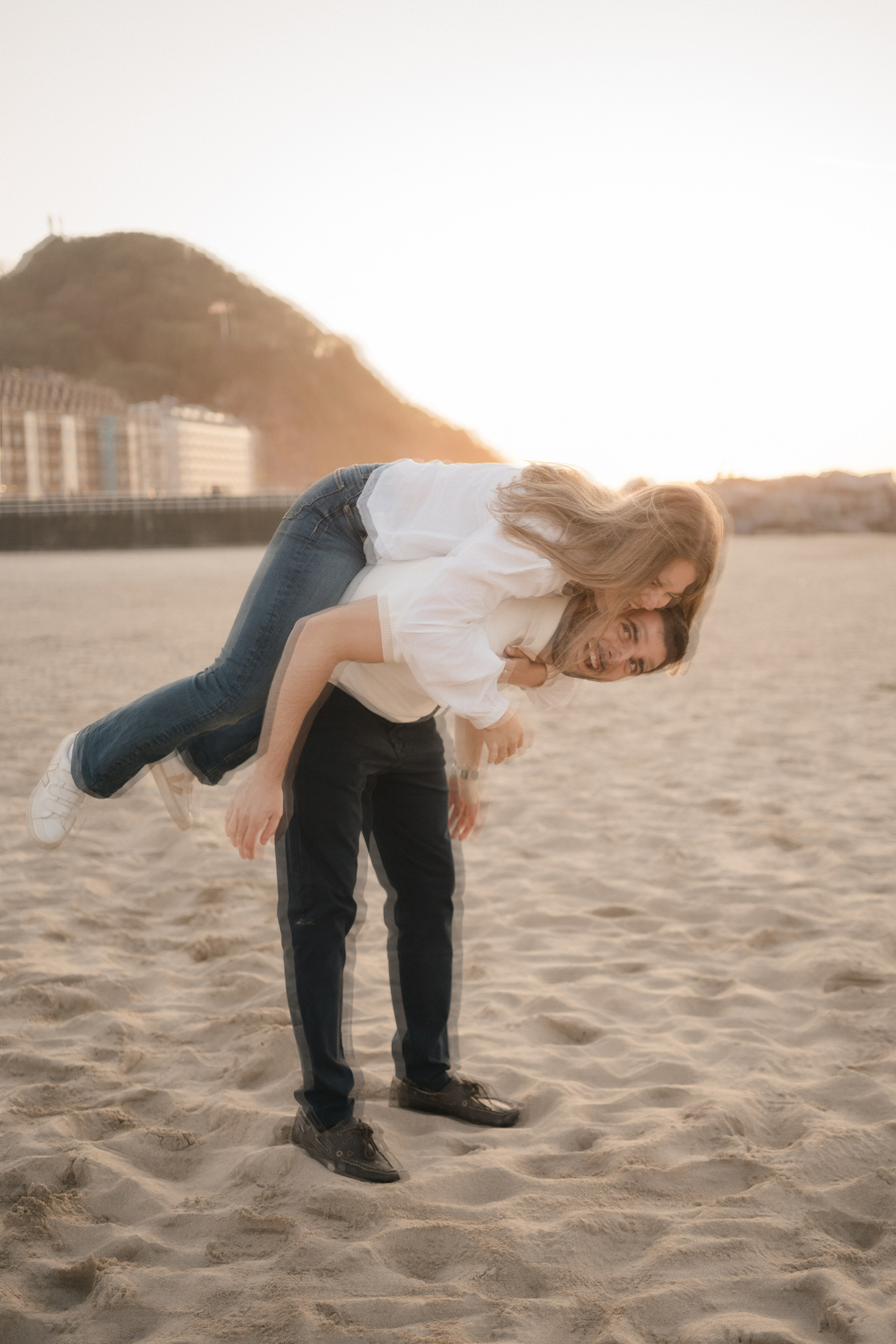 Elegancia y alegría familiar. Boda de Andrés y Lucía en San Sebastián. Holigood foto y video reportaje de bodas en San Sebastián y Europa