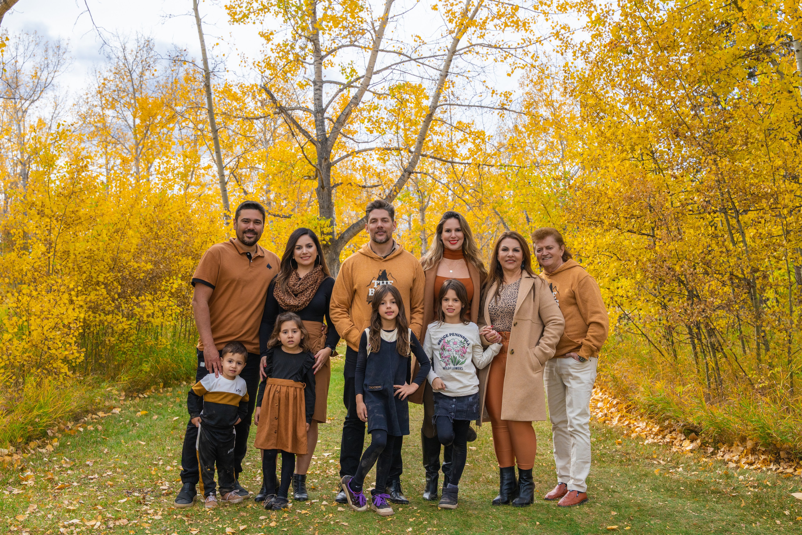 Ariana’s Family. Carlos Lima Photography — Photographer in Calgary