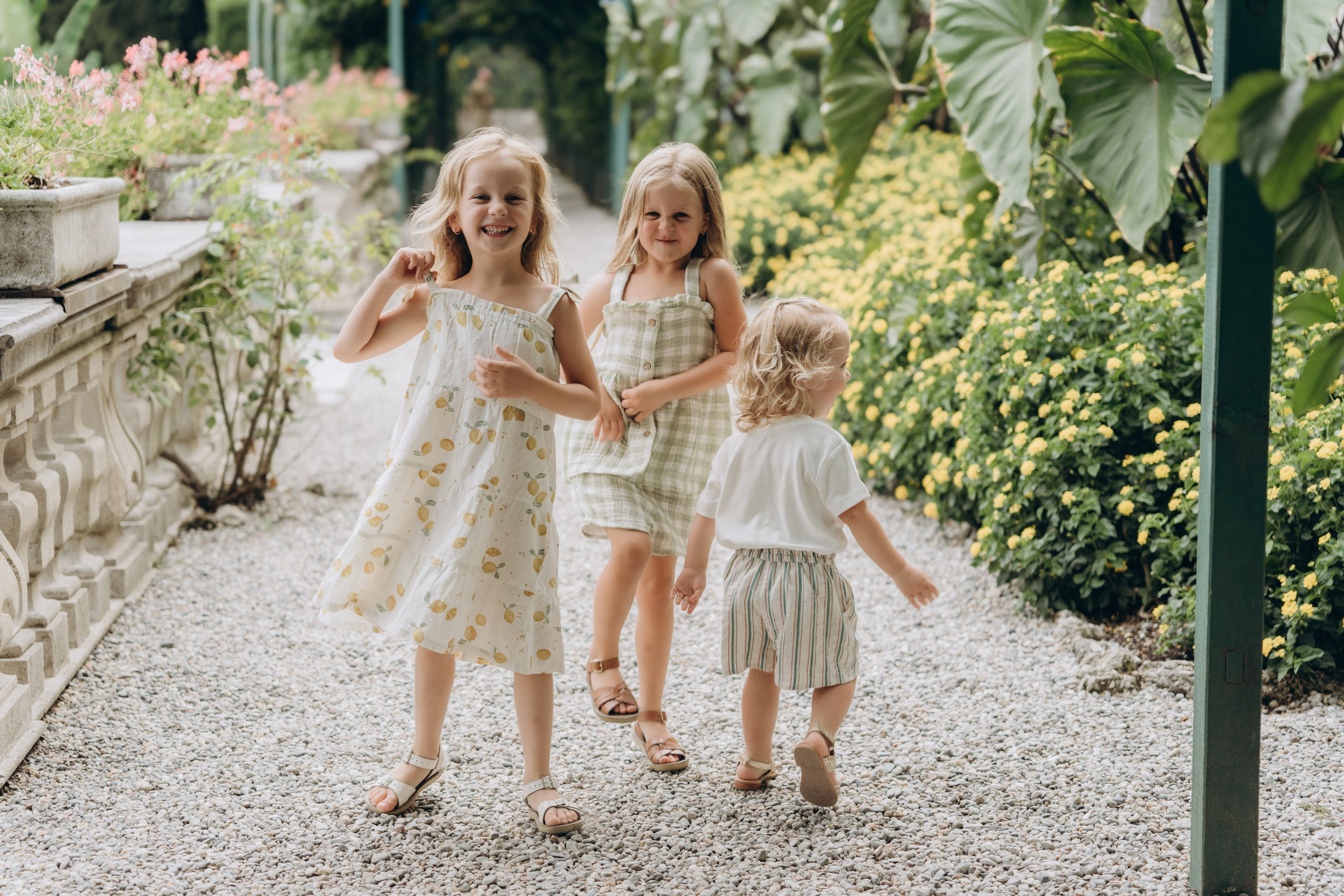 Family moments in Como Lake. PHOTOGRAPHER IN ITALY