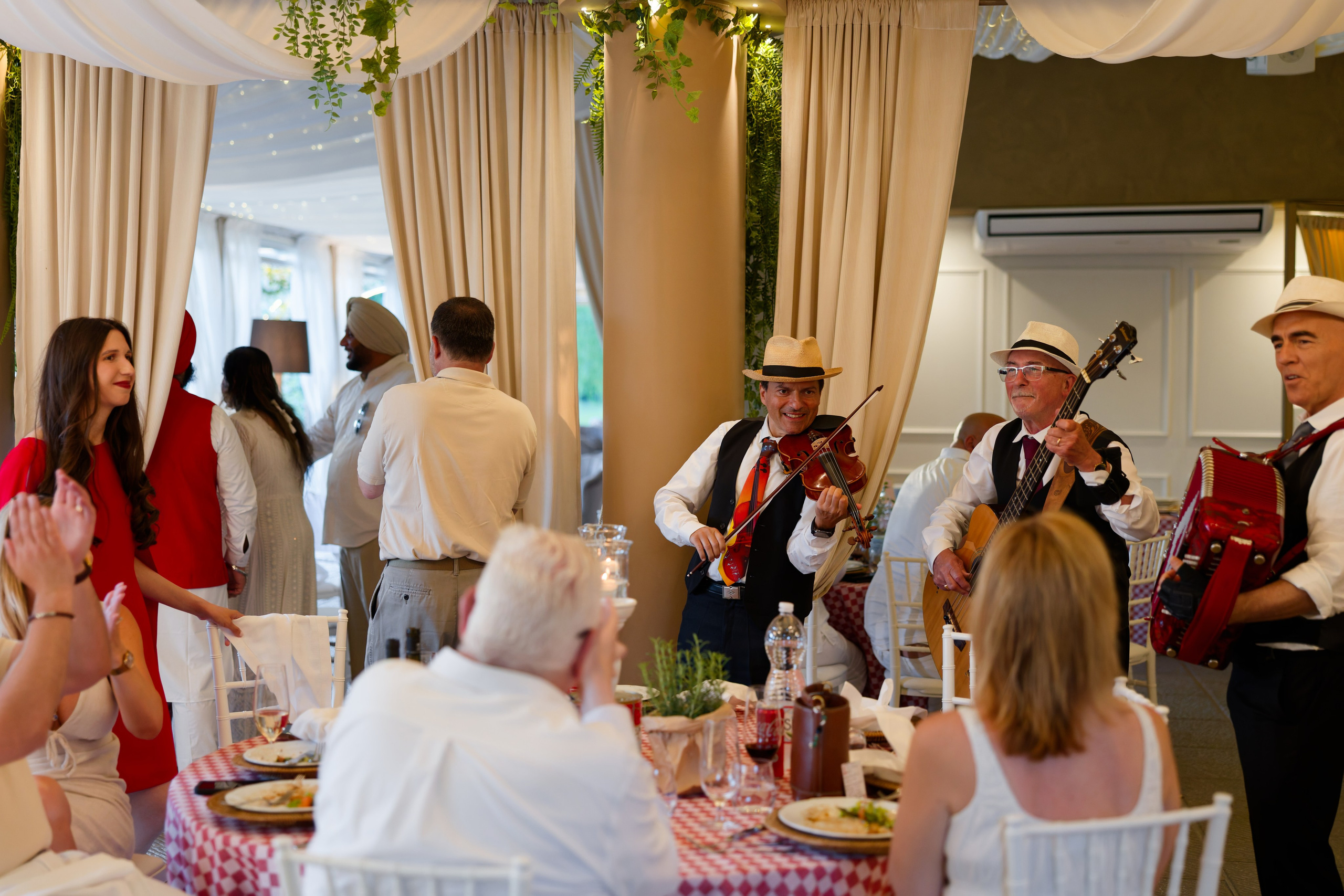 Pizza Party at Tenuta Massini, Florence, Italy. Destination Wedding Photographer — Nikita Burtsev