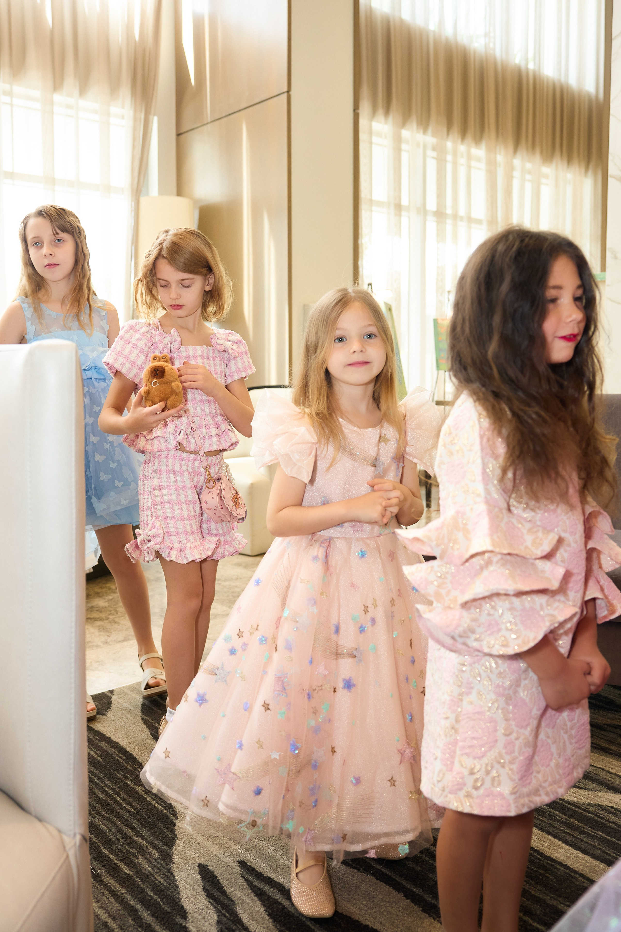 Авторская благотворительная художественная выставка Дианы Бортник. Фотограф Юлия Маковеева