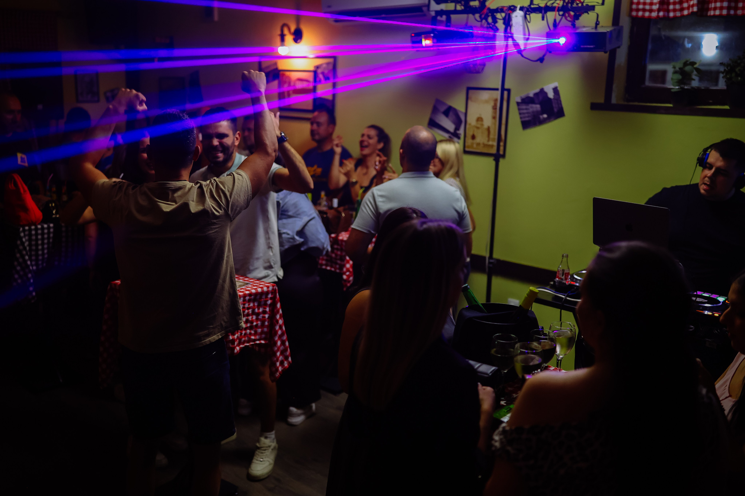 Zurke 90tih — Kafana Gradska Biblioteka. Foto Simic Jagodina