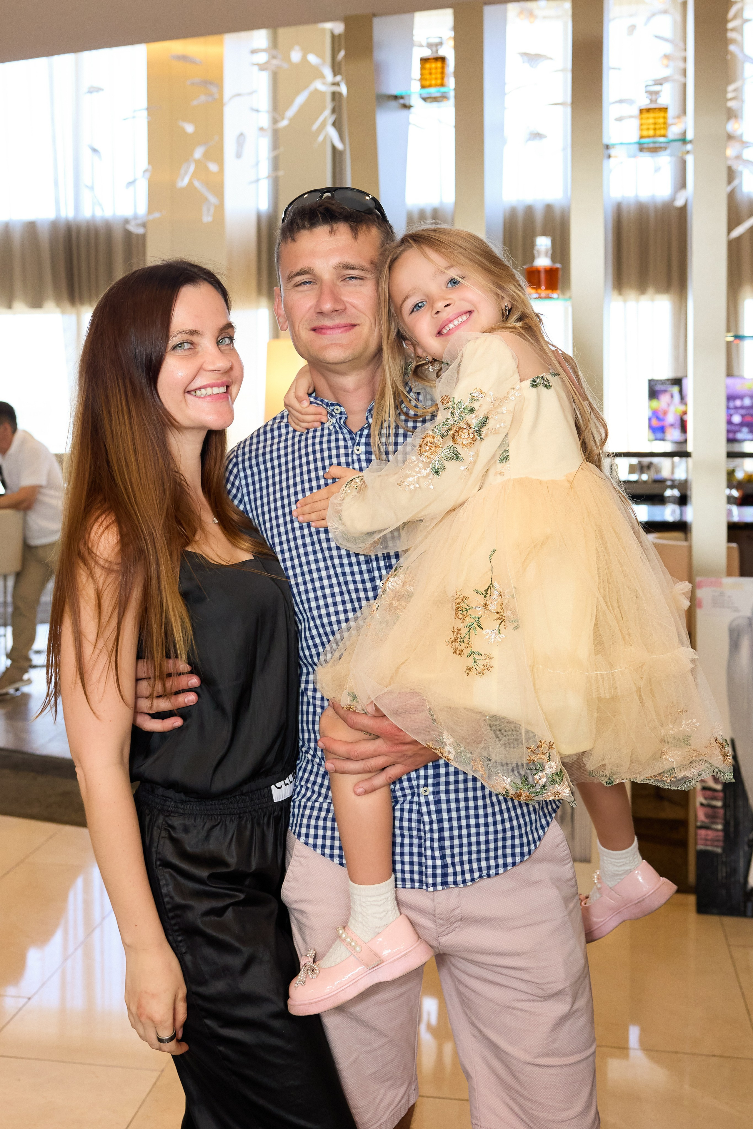 Авторская благотворительная художественная выставка Дианы Бортник. Фотограф Юлия Маковеева