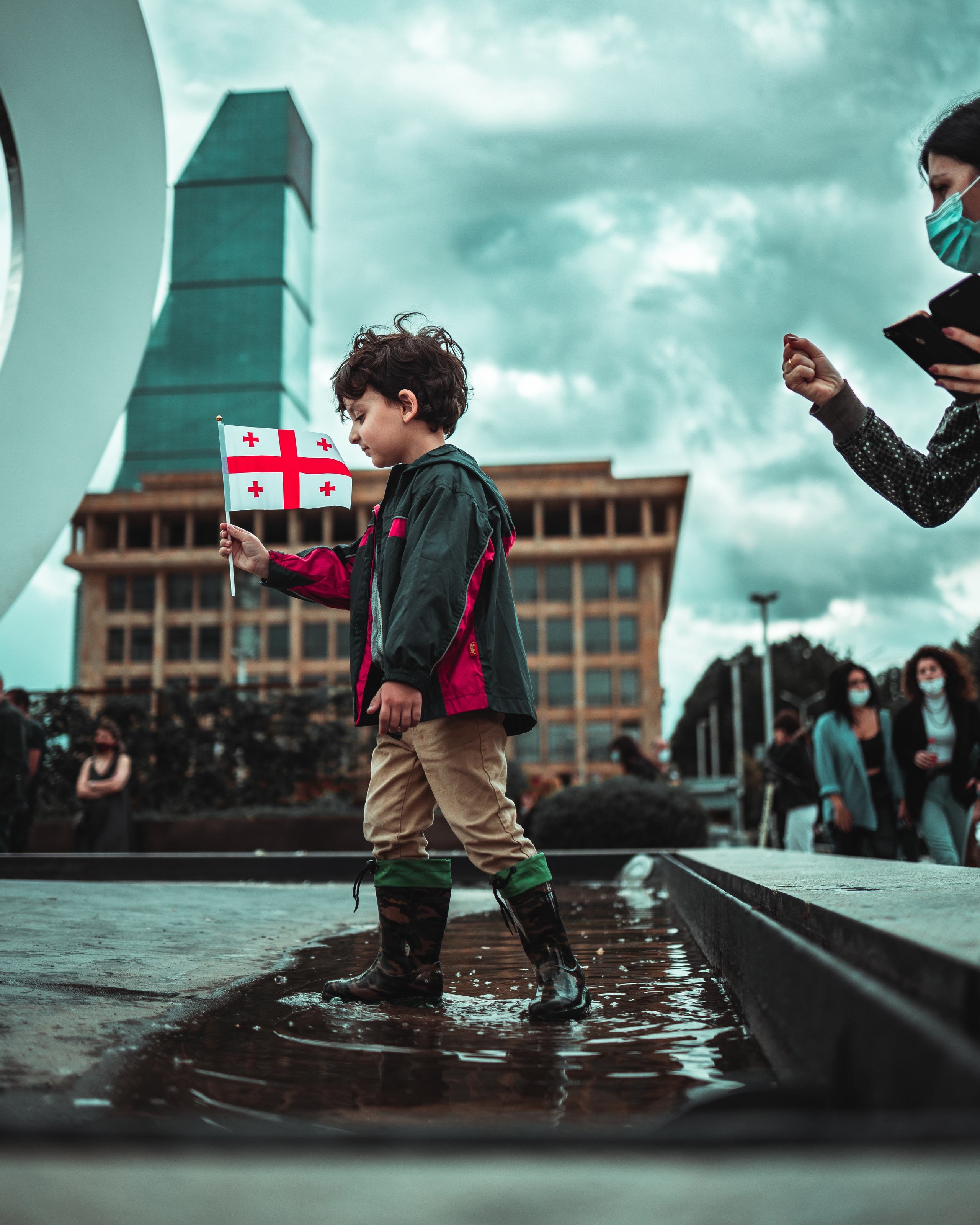 T B I L I S I. Bspander