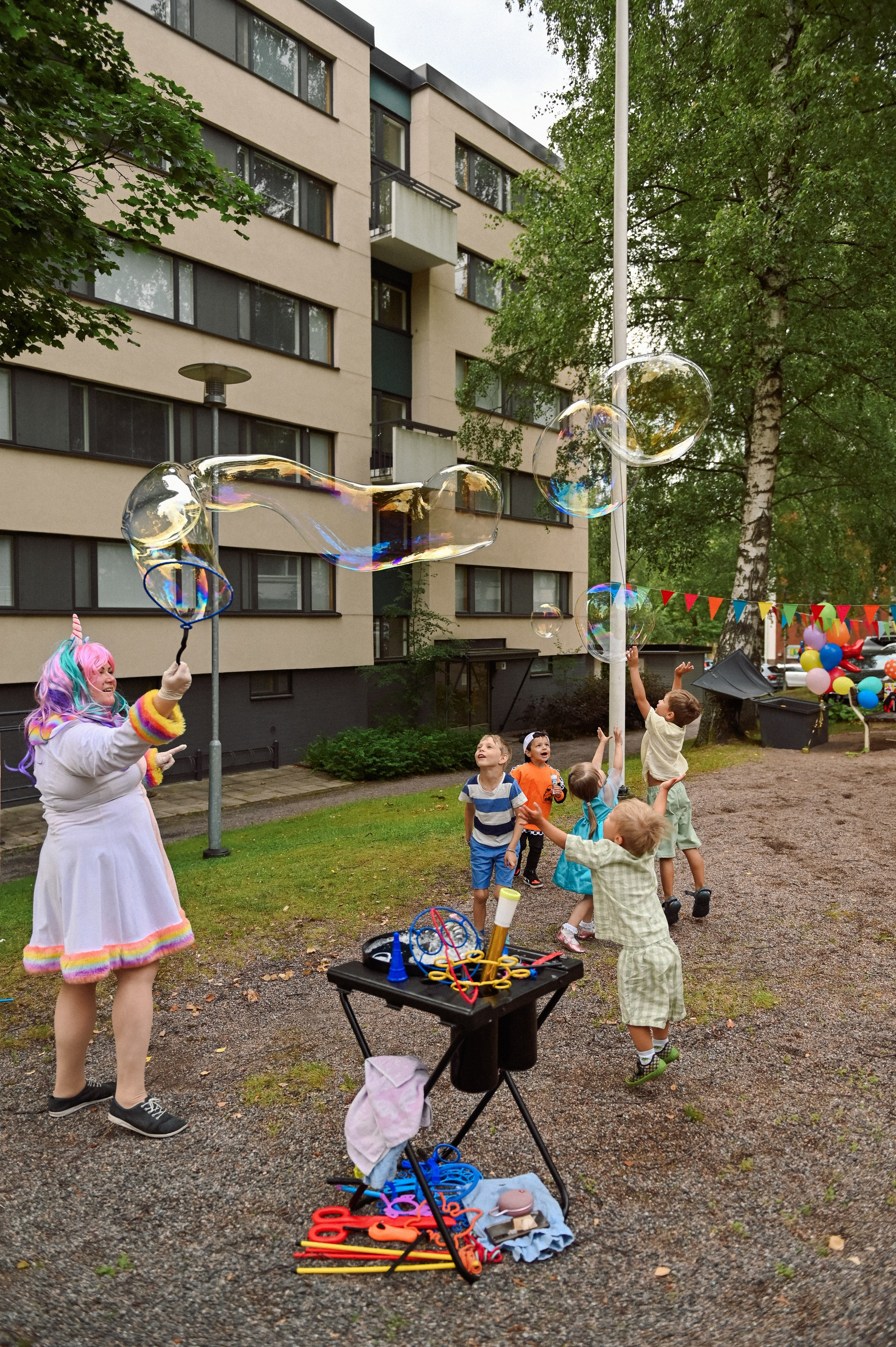 Праздник во дворе дома. Детский и семейный фотограф в финляндии дина пулкка. контент фотограф