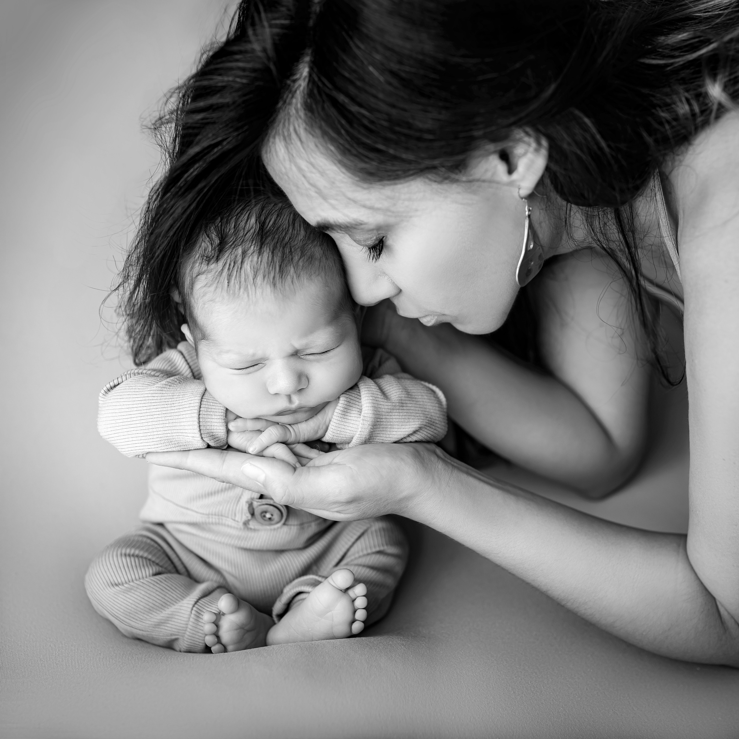 Family photoshoot. Newborn photographer and Photography Educator in Prague Yana Stelmakh