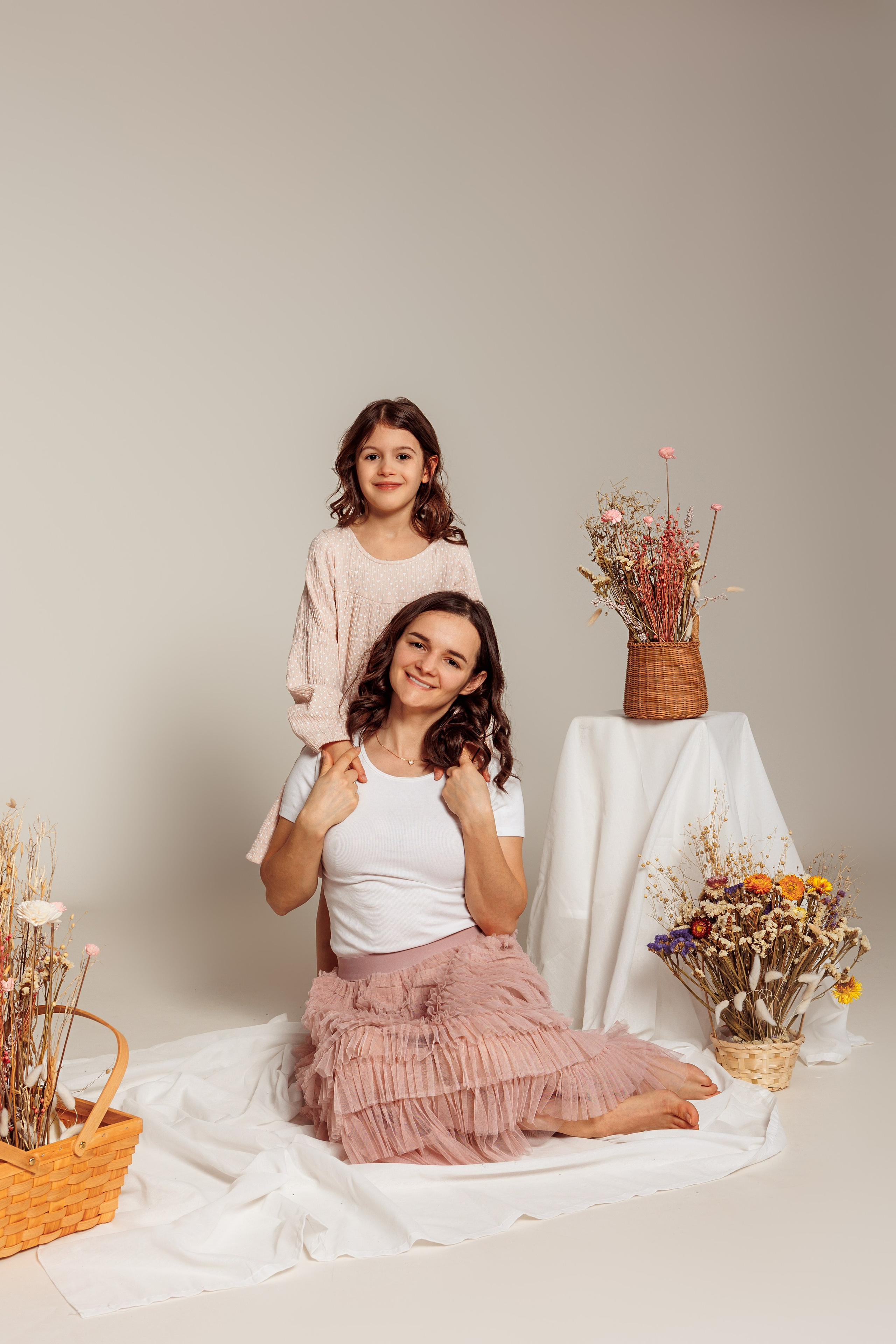 Familia Hudea - fotografii de studio. Cristina Andronache fotograf Brașov fotograf de familie fotograf de nunta Brașov