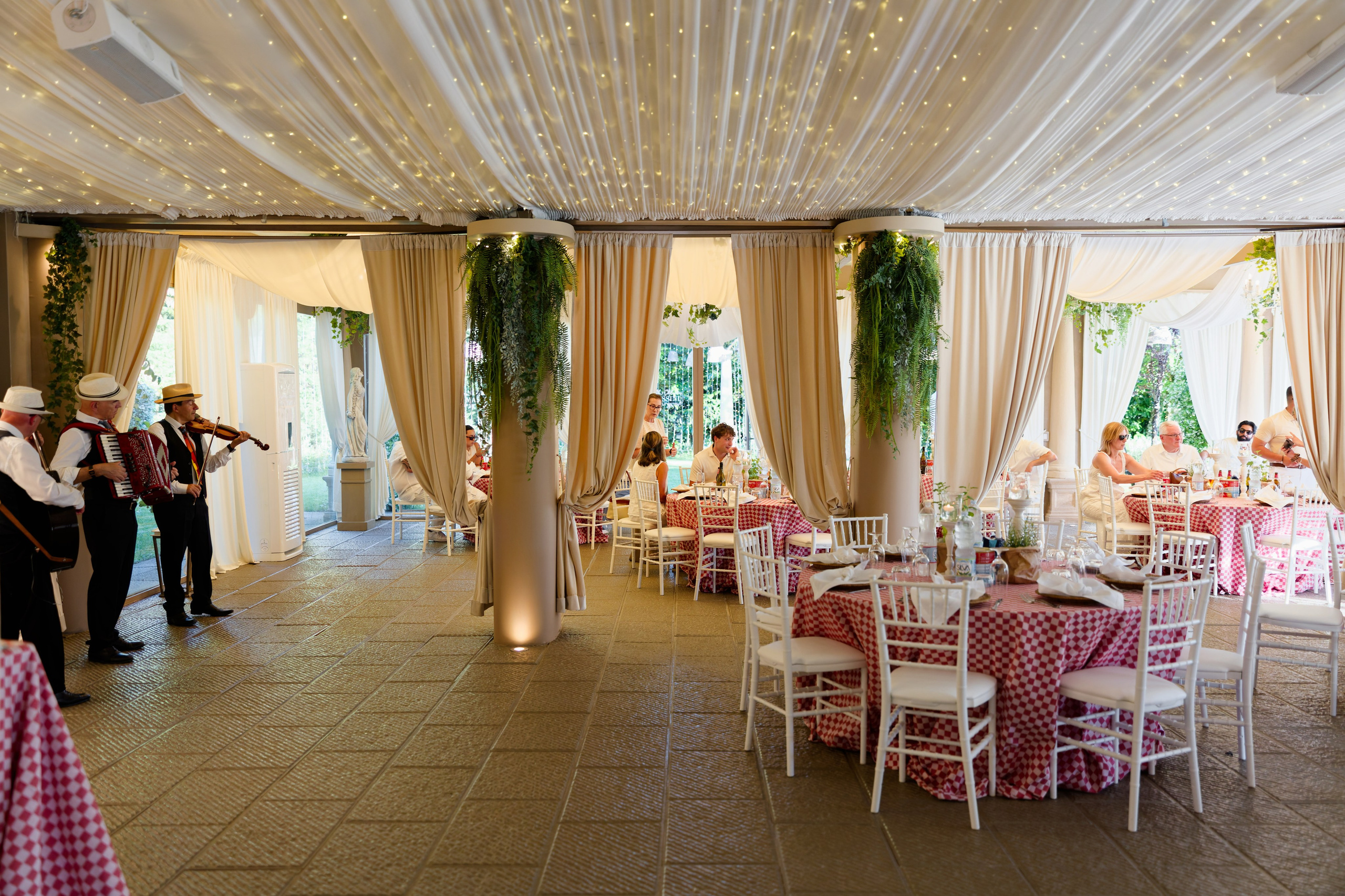 Pizza Party at Tenuta Massini, Florence, Italy. Destination Wedding Photographer — Nikita Burtsev