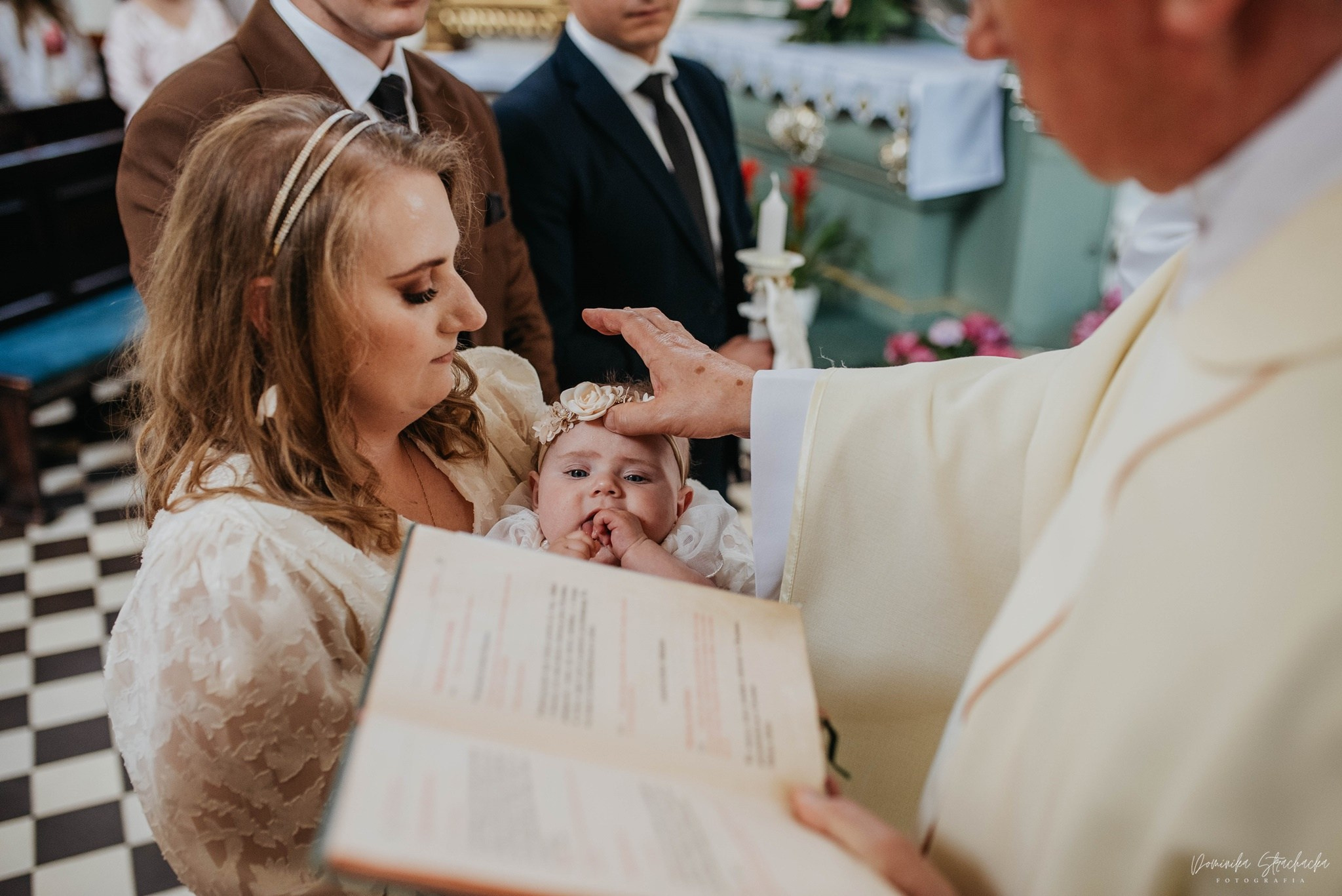 Chrzest Święty Alicji. Dominika Strachacka Fotografia | Fotograf ślubny i rodzinny Opole Lubelskie Lublin