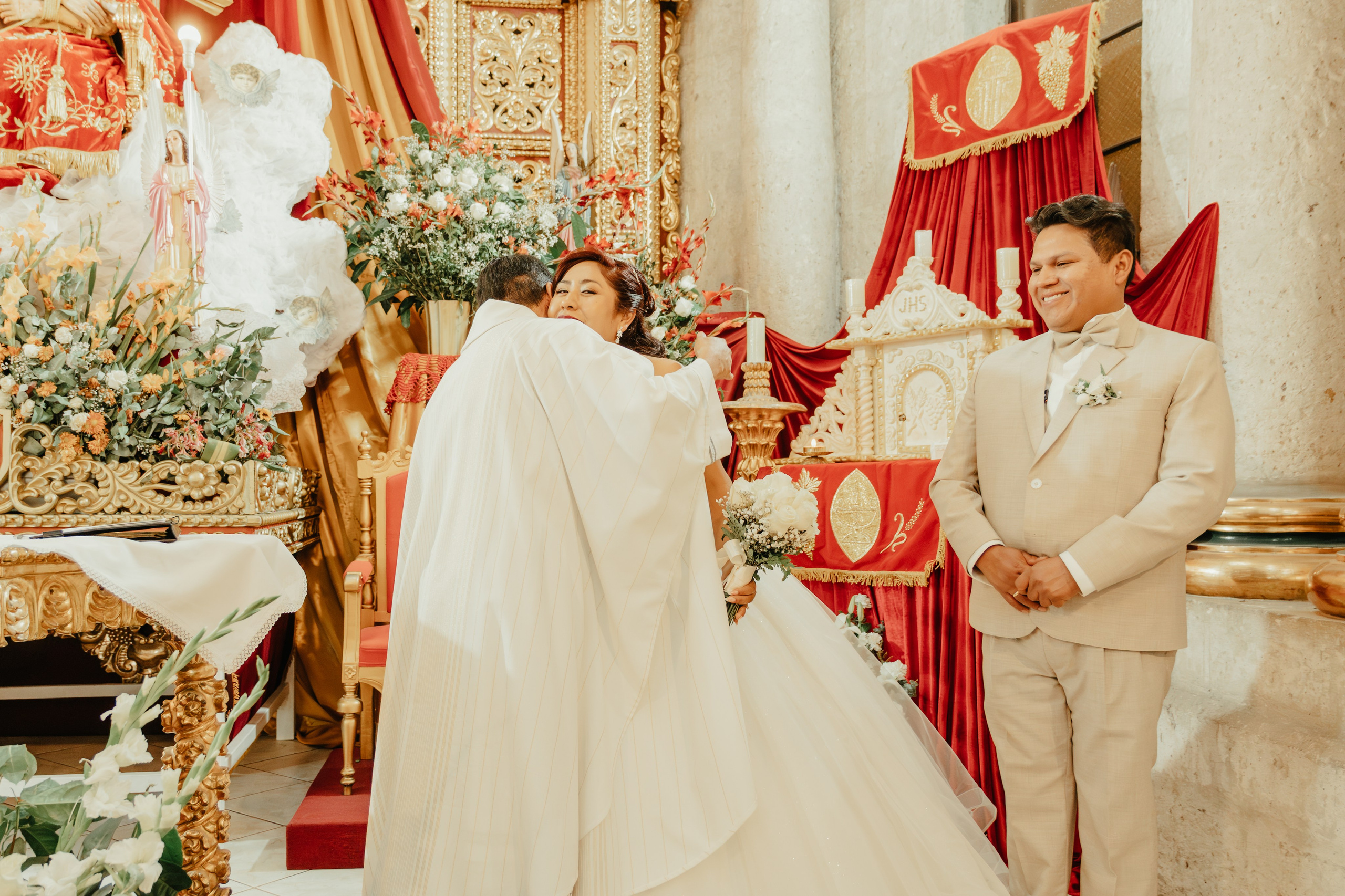 VANESSA + FRANKLIN BODA RELIGIOSA. Studio KVTA | Fotografía y Video de Bodas en Arequipa