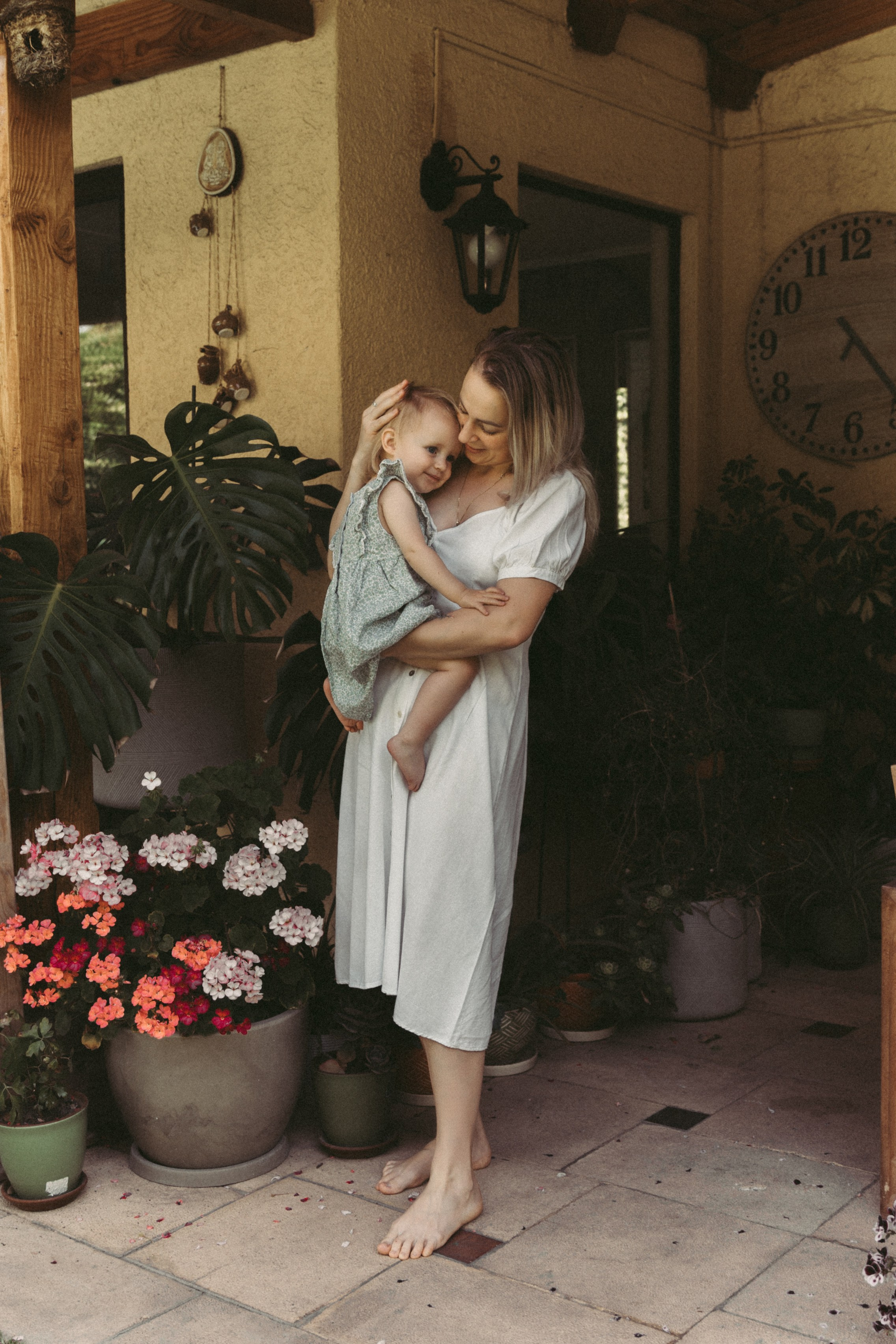 Sesión de fotos familiar en casa — Momentos reales y acogedores. Photographer in Santiago, Chile Anna Almazova