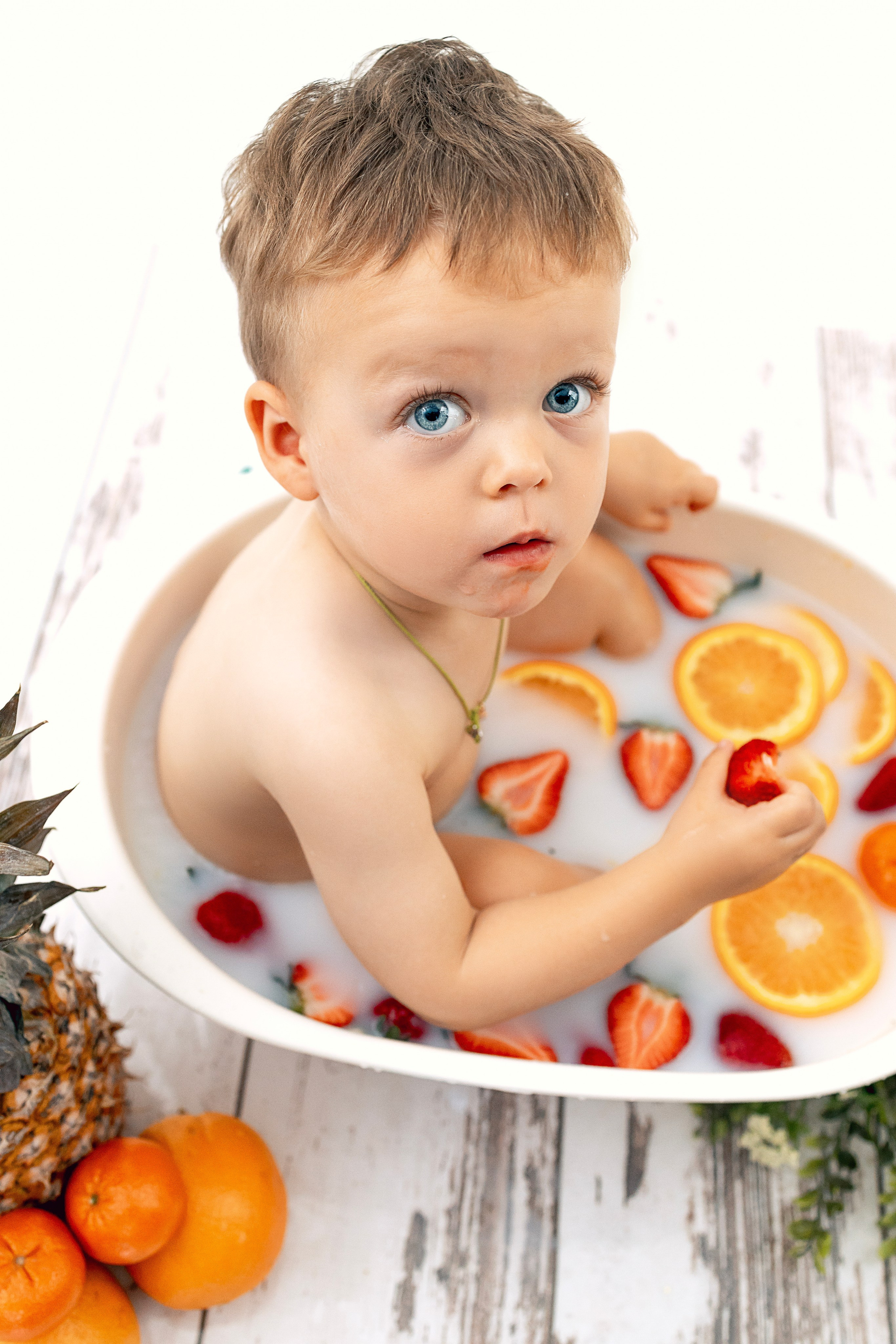 Milk bath. Anaeliseevaphoto.com