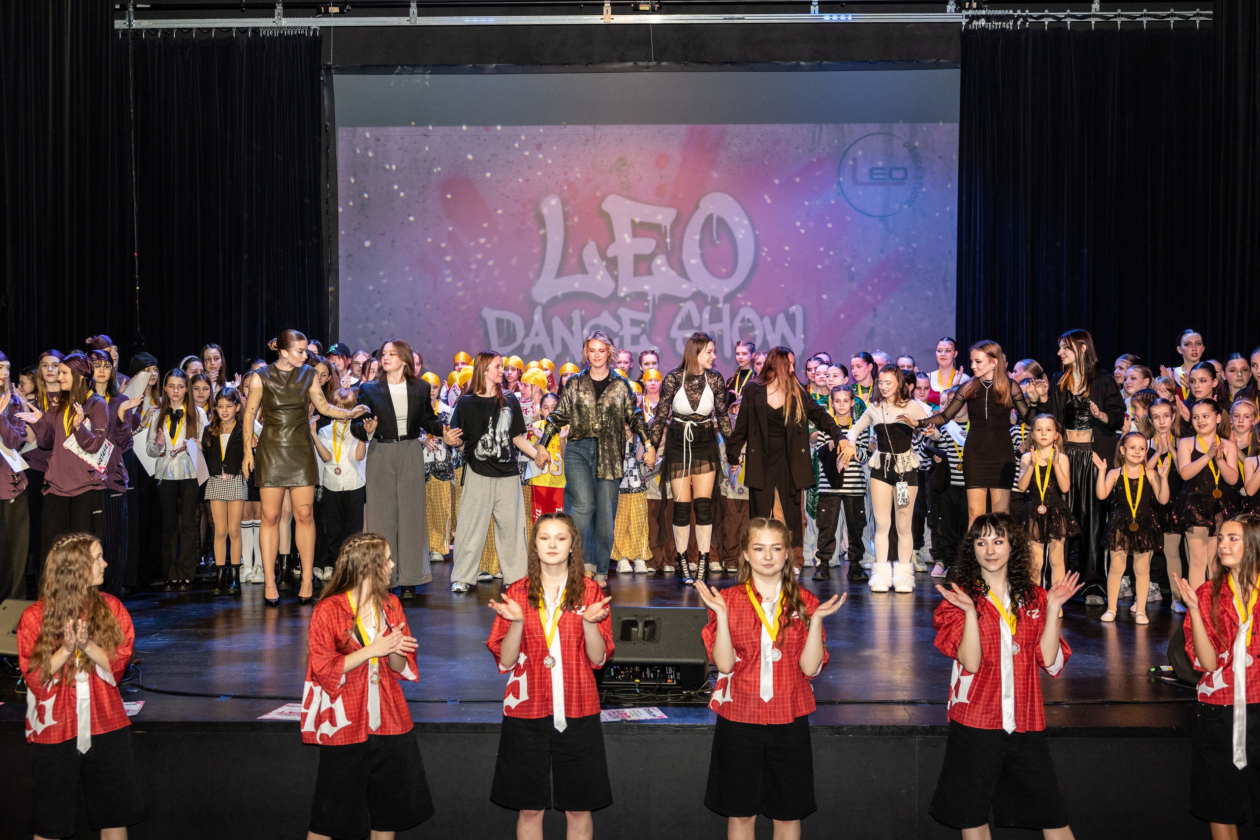 LEO DANCE SHOW WINTER 2025. Семейный и детский фотограф в Варшаве Мила Бобровская