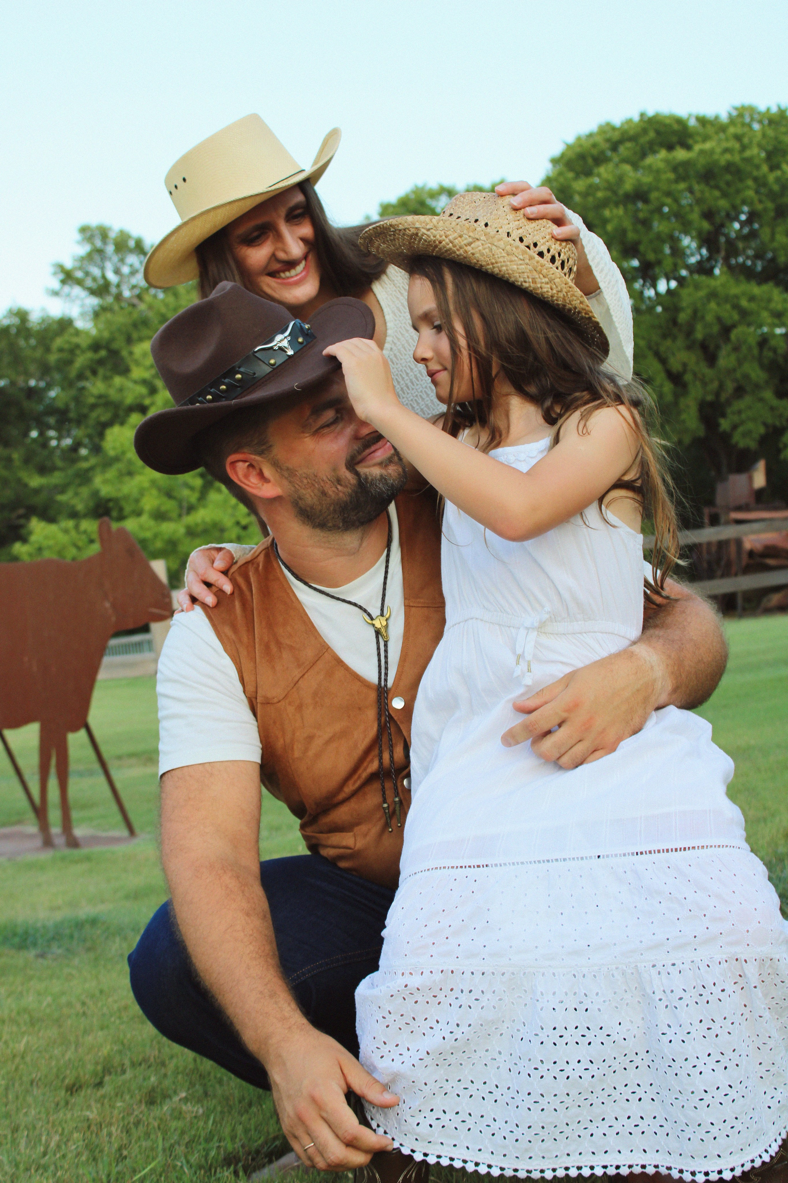 Texas Countryside Family Photoshoot in Cowboy Style. Lana Petrychenko — Portrait & Family Photographer. Valencia, Spain
