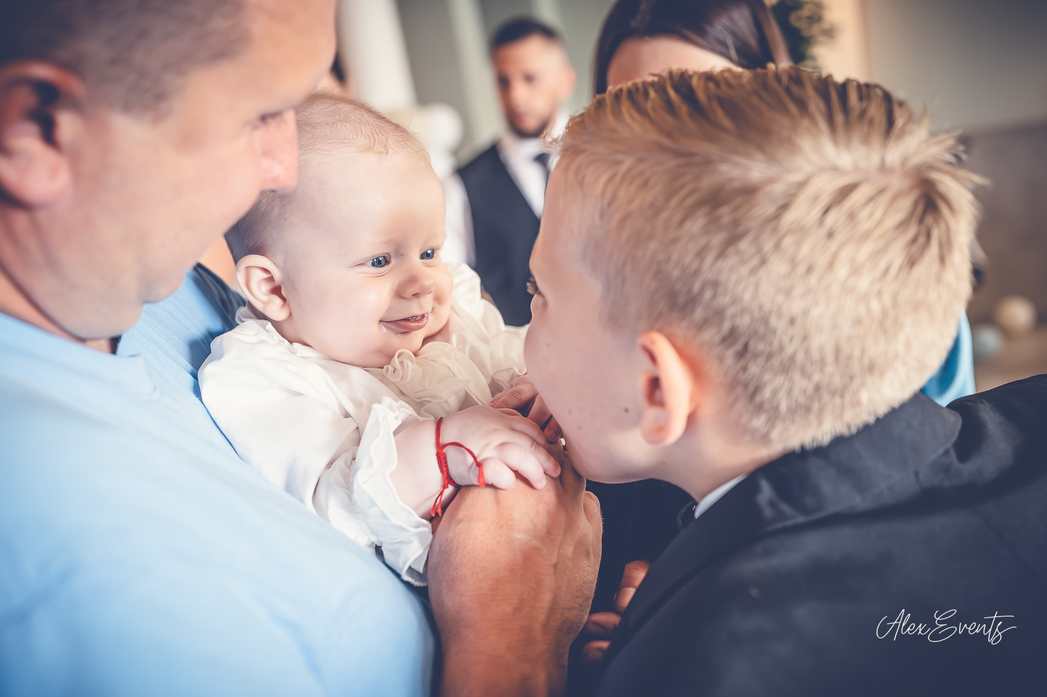 Botez fotografiat in Danemarca la biserica si petrecere | Alex Events. AlexEvents Fotograf / Videograf de evenimente Danemarca DK Horsens, Arhus, Odense, Vejle.Nunta, botez, foto-studio