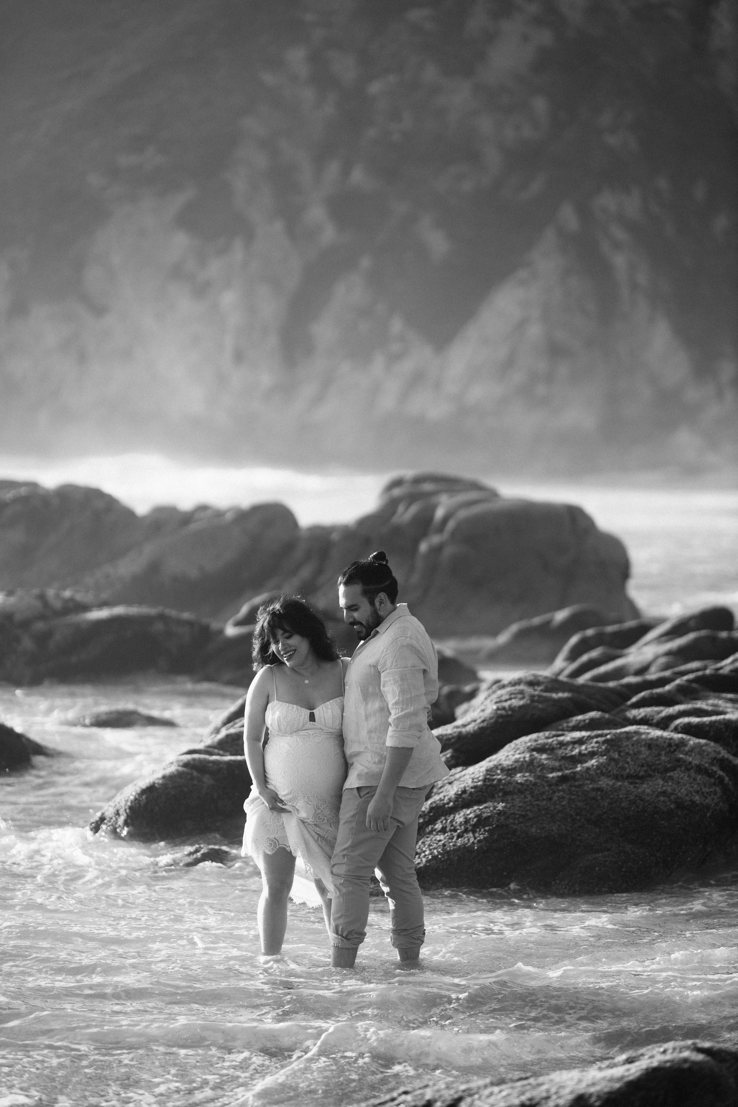 Gray Whale Cove State Beach Maternity Photo Session. Maternity, newborn photographer in the Bay Area|Iryna Rakivnenko