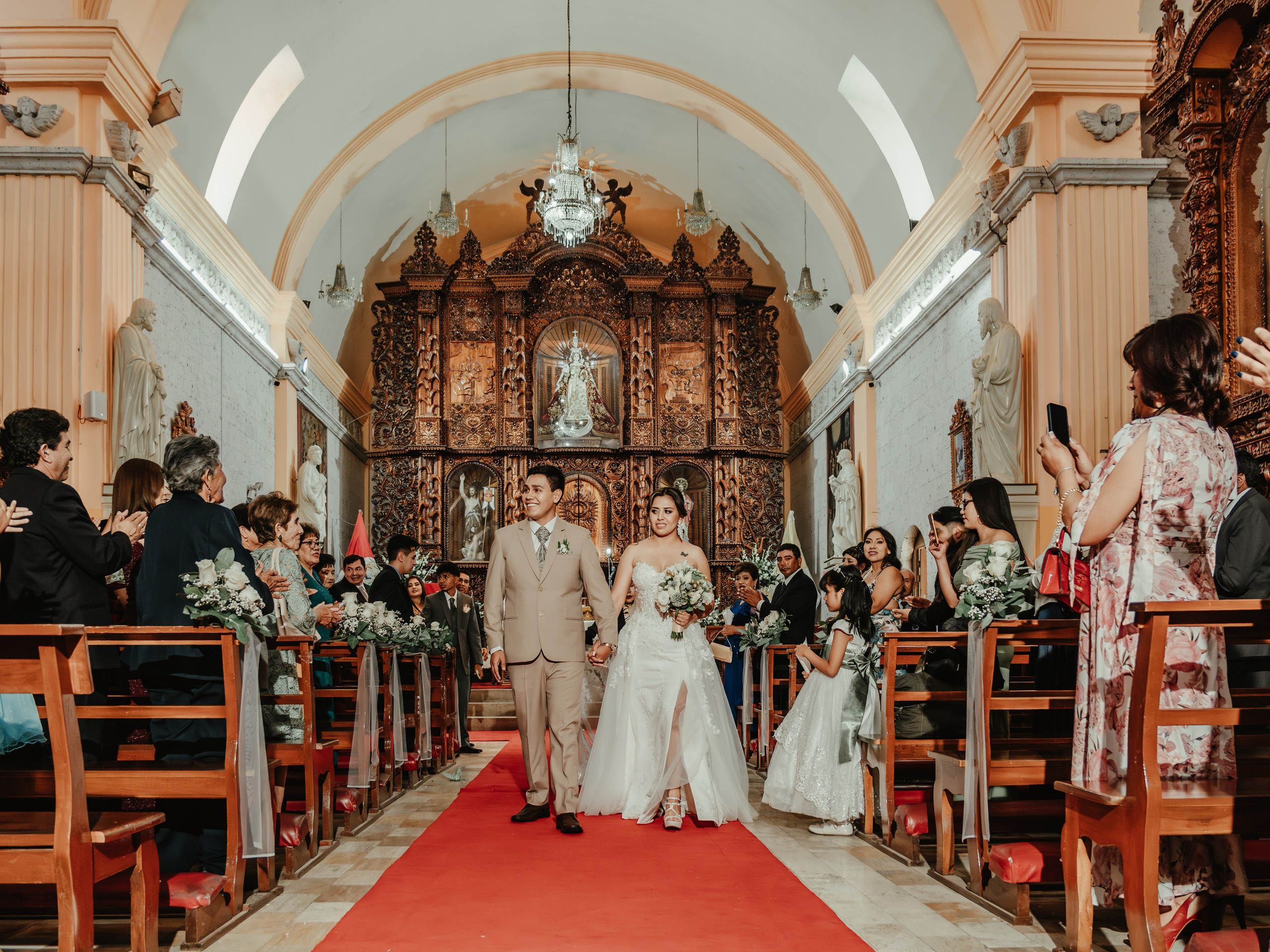 CARLA Y MARIO BODA RELIGIOSA. Studio KVTA | Fotografía y Video de Bodas en Arequipa
