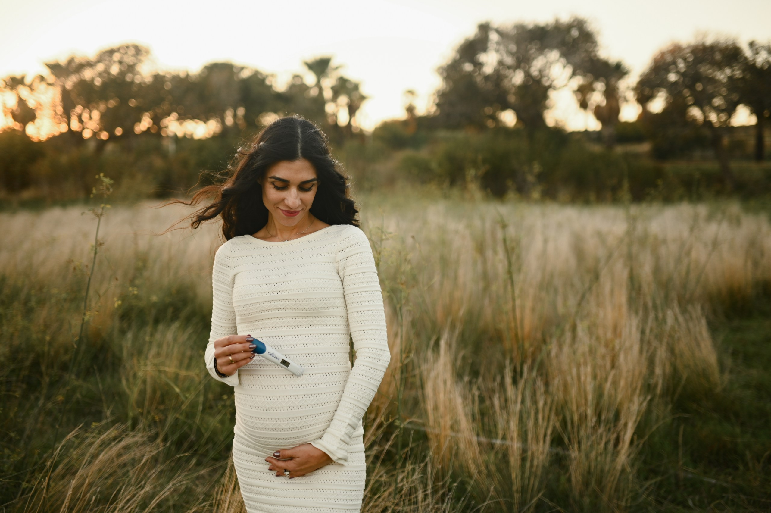 Pregnancy announcement photoshoot Rhodes. Φωτογράφος νεογέννητων στη Ρόδο. Φωτογράφιση εγκυμοσύνης