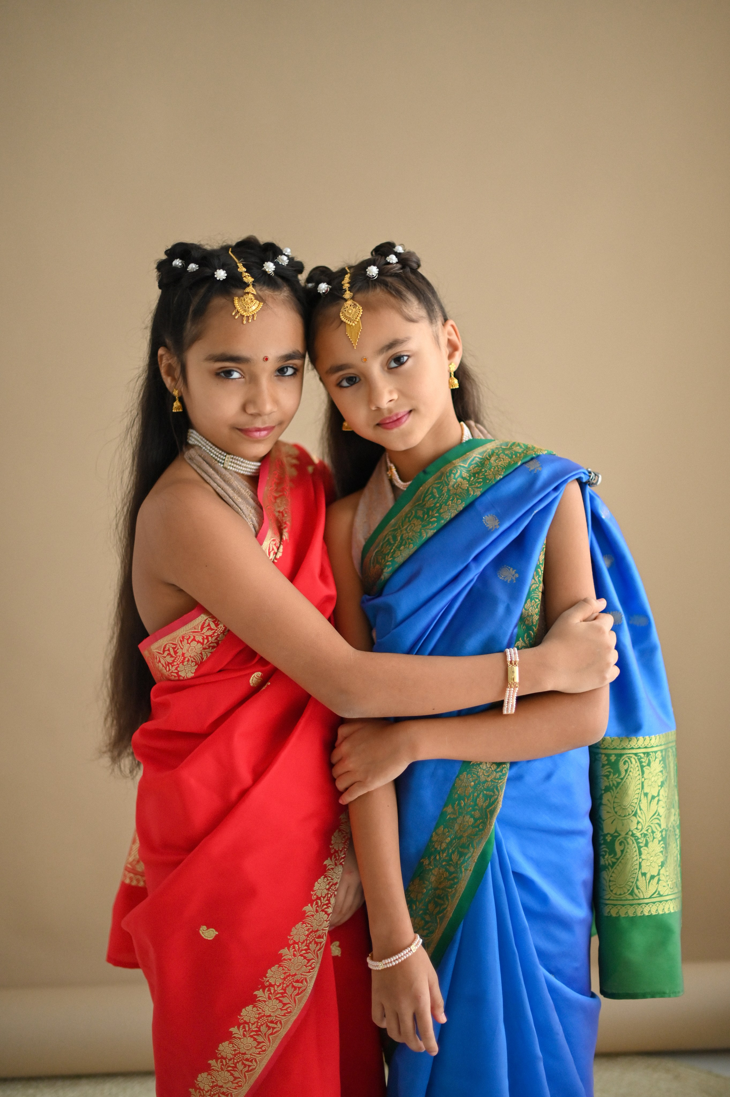 Сестры. Детский и семейный фотограф в финляндии дина пулкка. контент фотограф