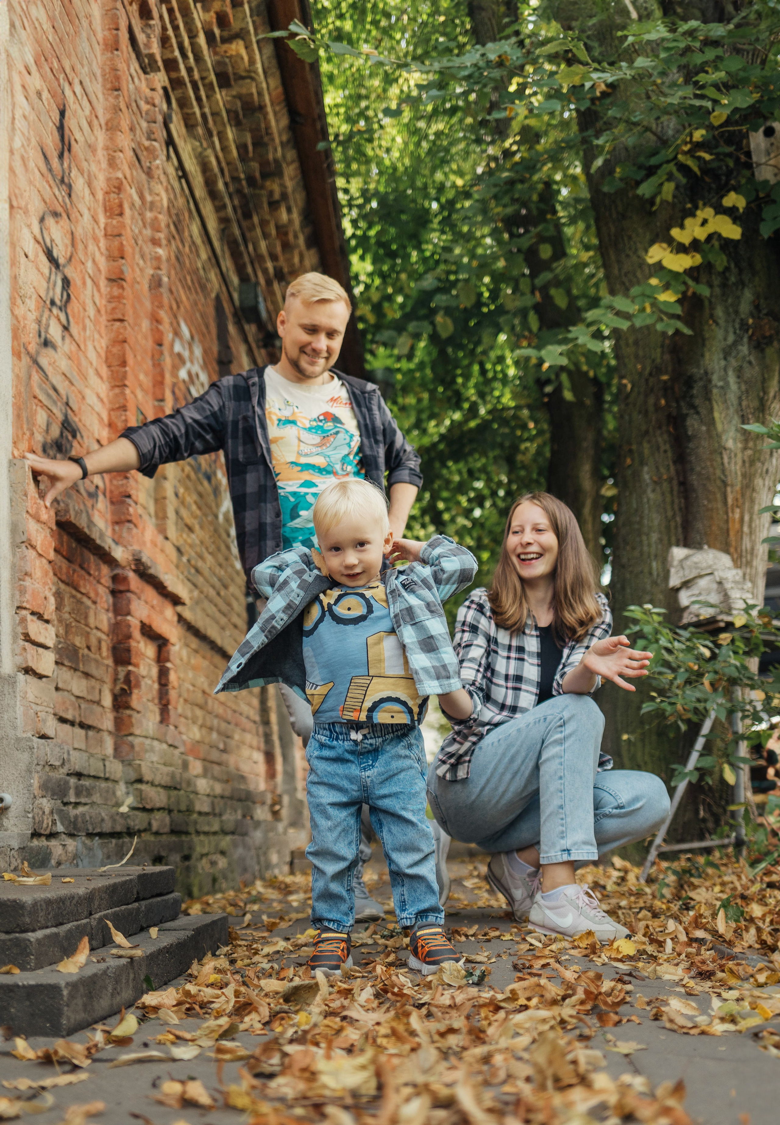 Along the streets of Vilnius in lifestyle style. Family photographer in Vilnuis Svetlana Naumova