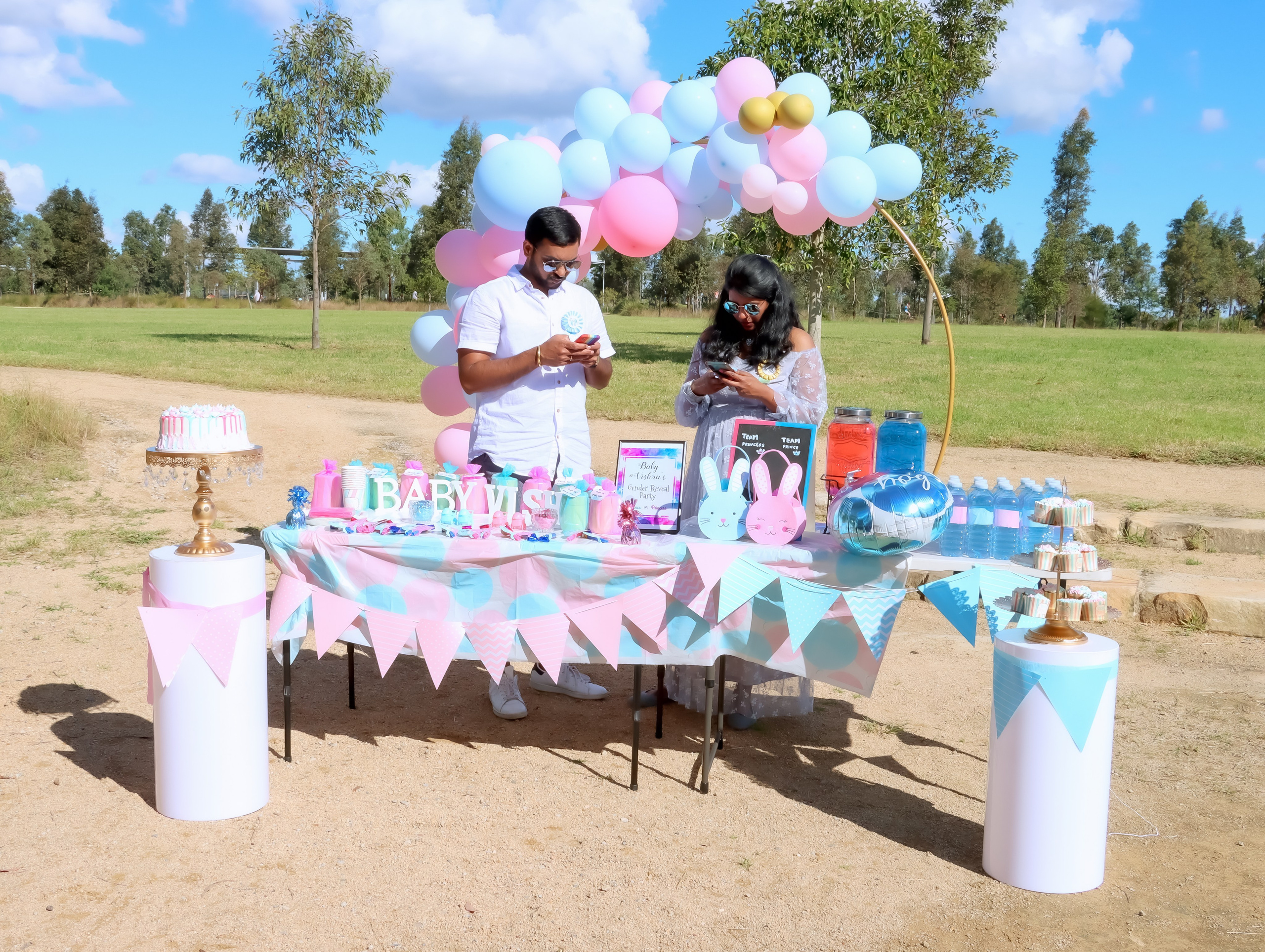 Gender and name Reveal. MHCreative is family-oriented photographer based in SYDNEY