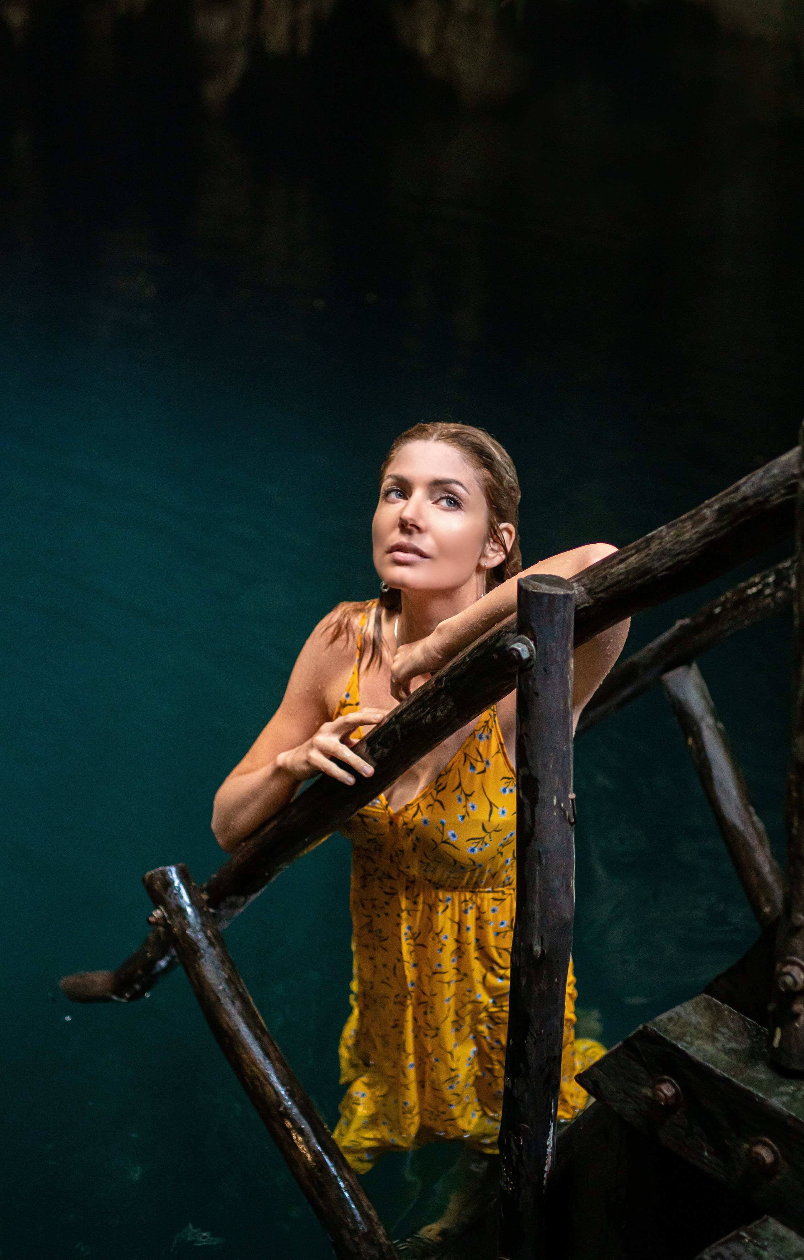 Bold and feminine photo session in Playa del Carmen cenote